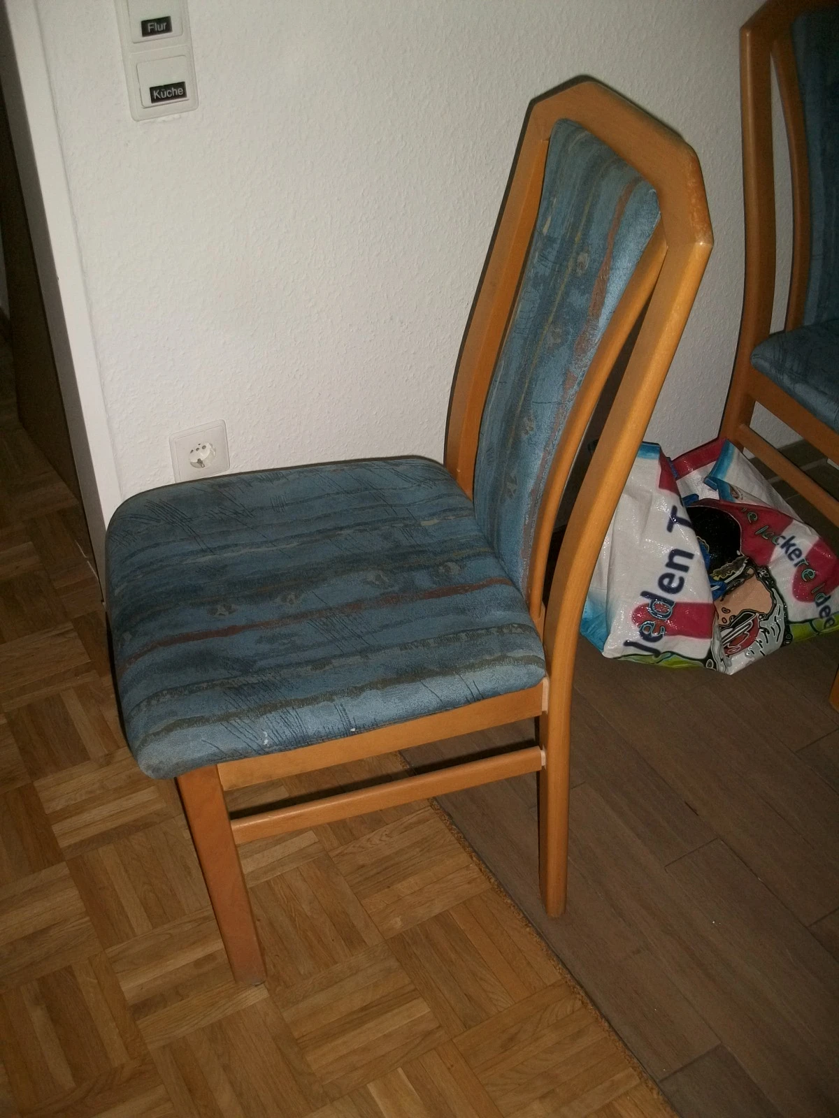 Küchentisch 69 x 99 + 70 cm Holz massiv + teilmassiv Erle 3 Stühle