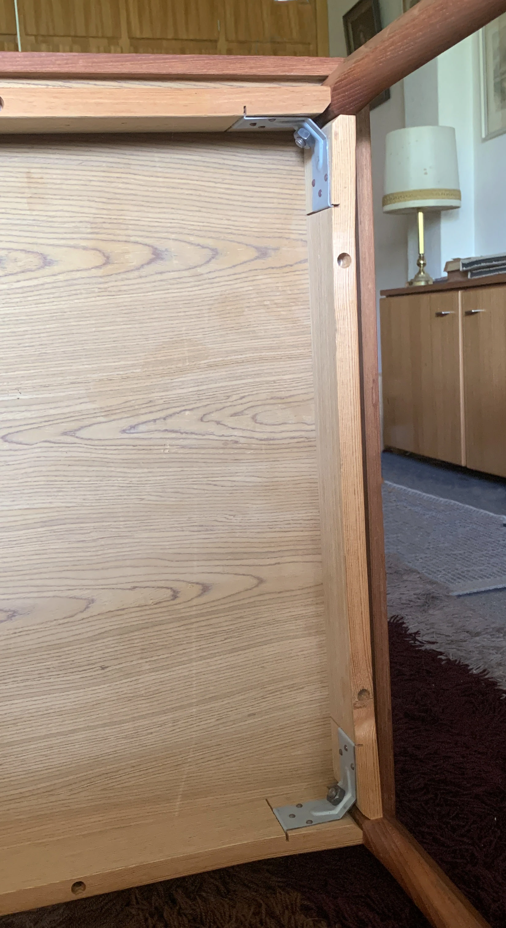 Couchtisch Dänisches Design von unten Beine angeschraubt