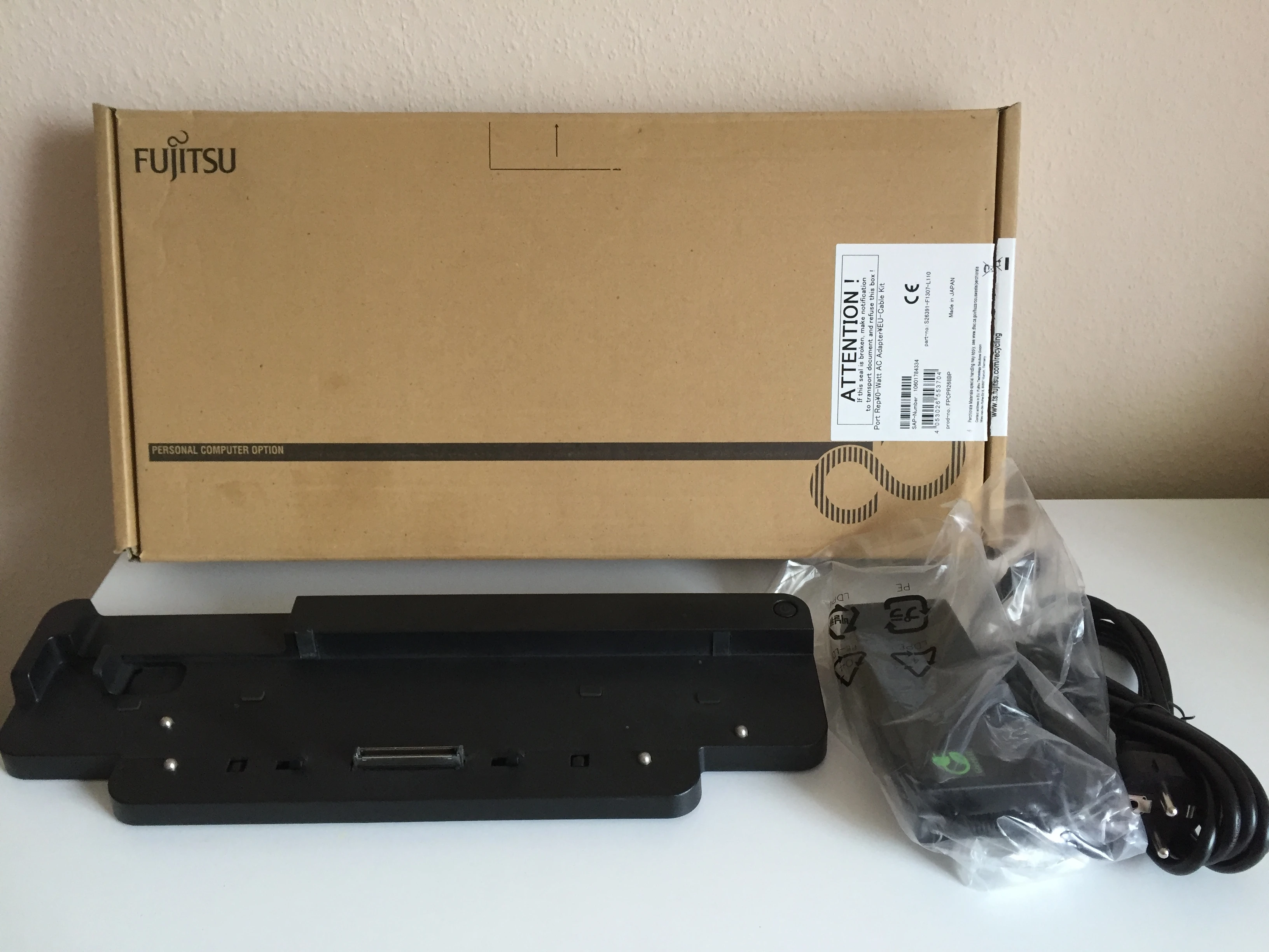   Fujitsu Notebook Docking-Station/Port Replicator 