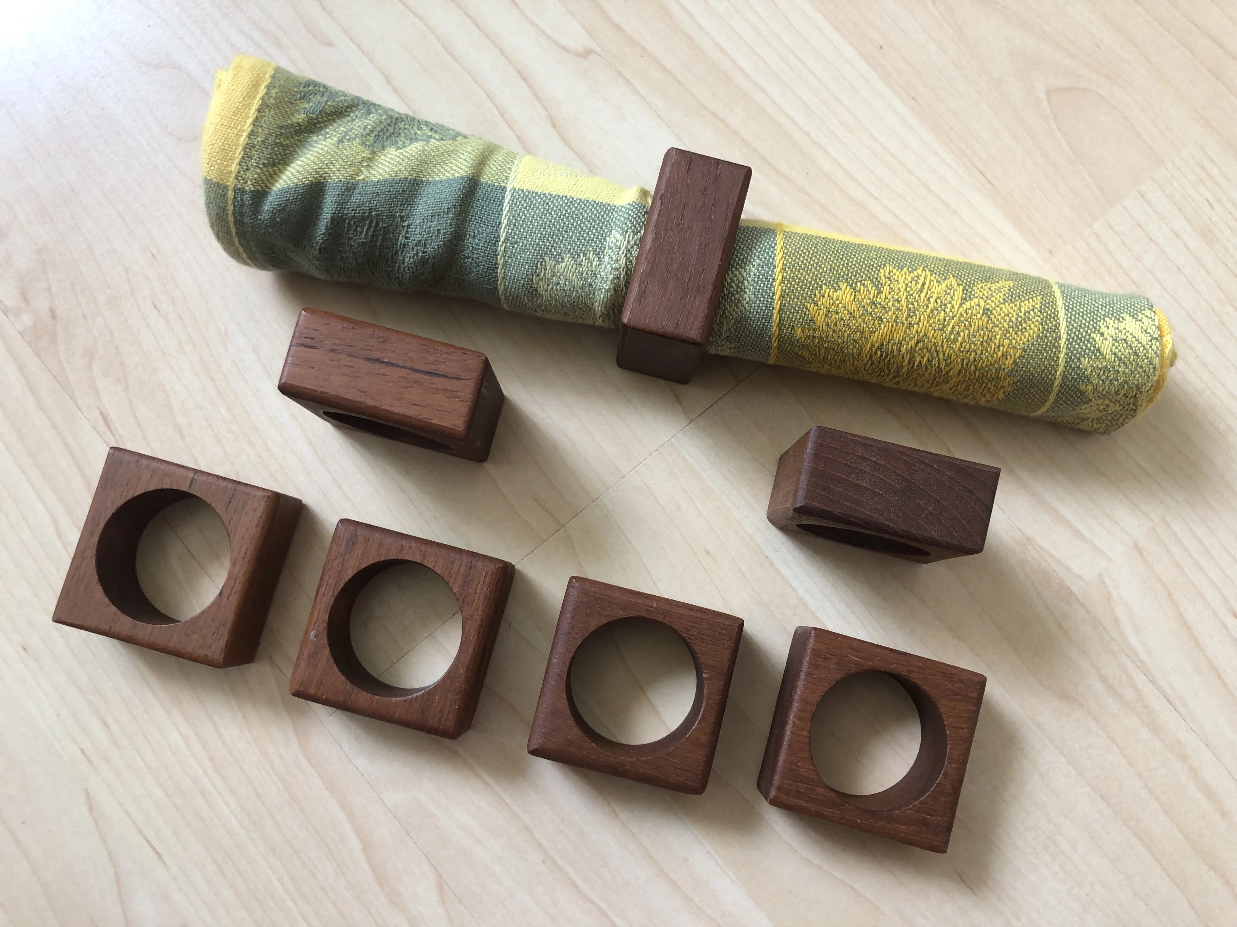 Dekorative Serviettenringe aus Holz 
