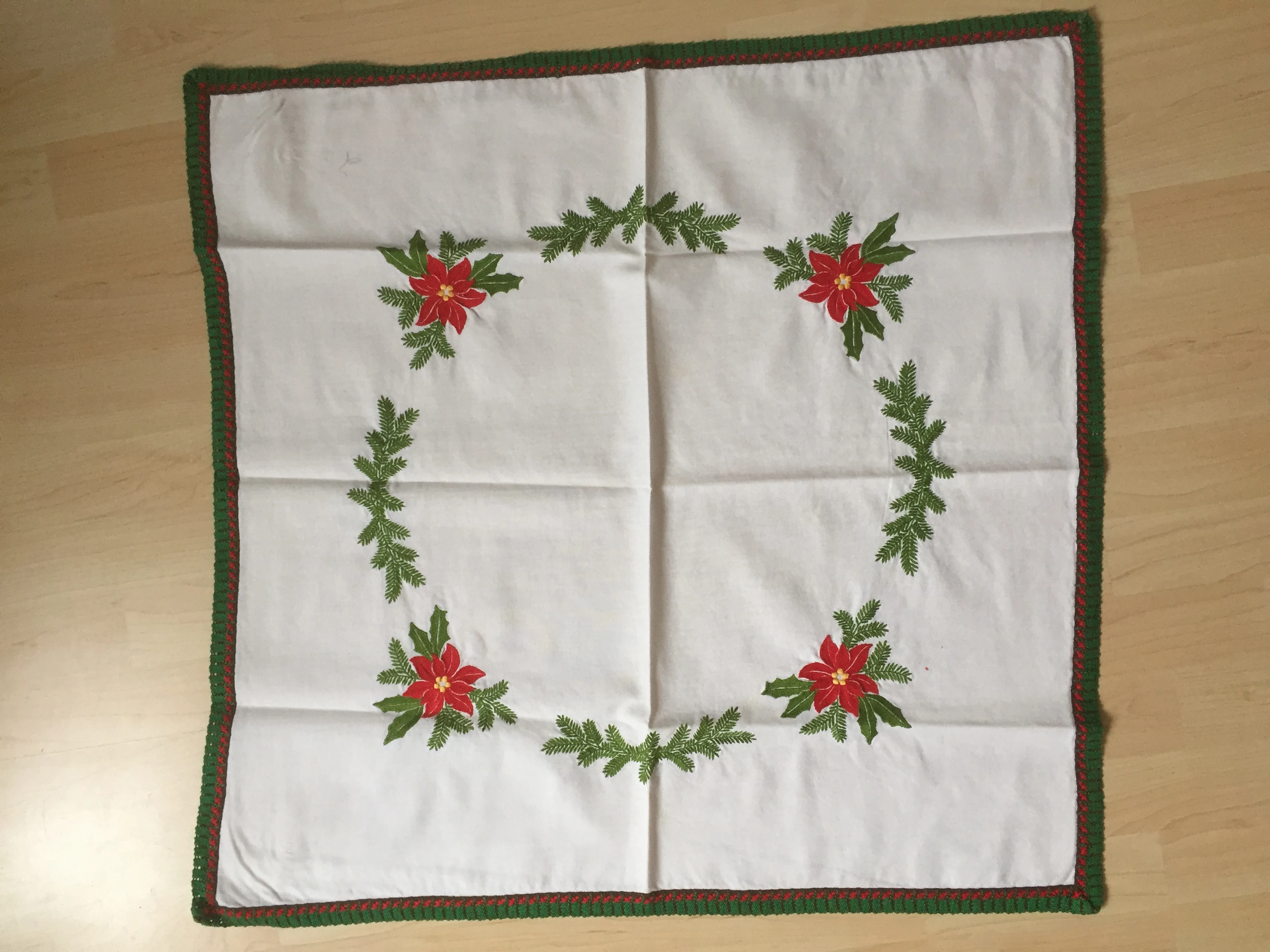   Handbestickte Vintage Tischdecken 