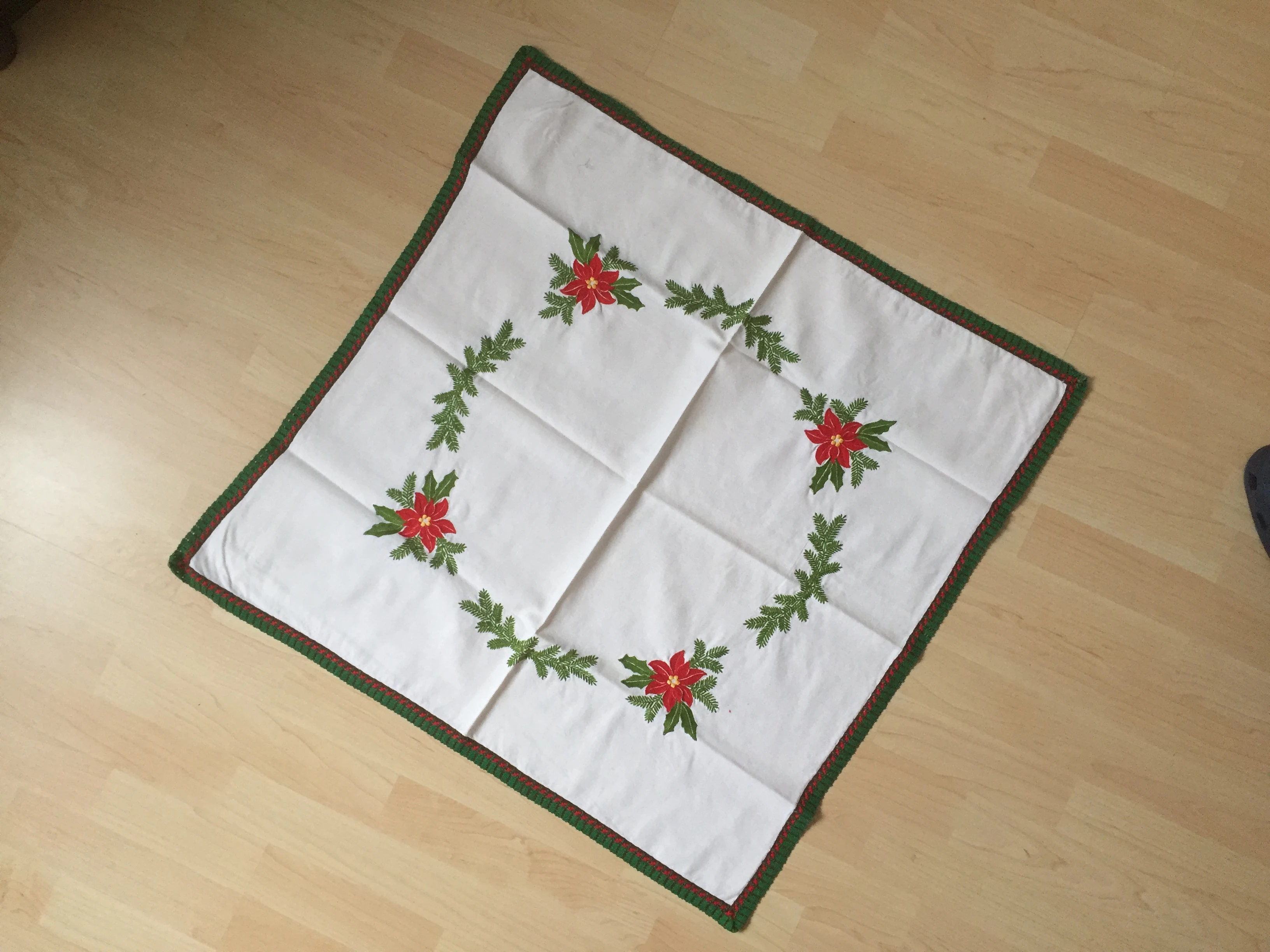   Handbestickte Vintage Tischdecken 