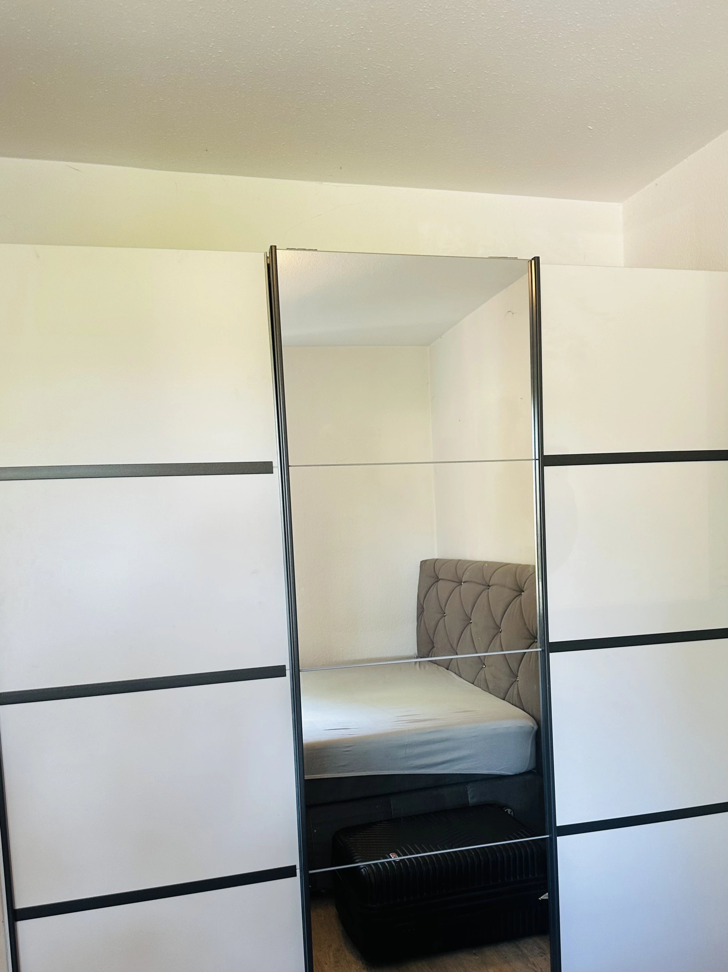 Kleiderschrank 
