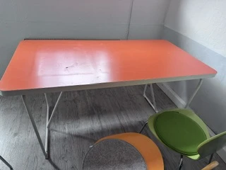 Tisch orange