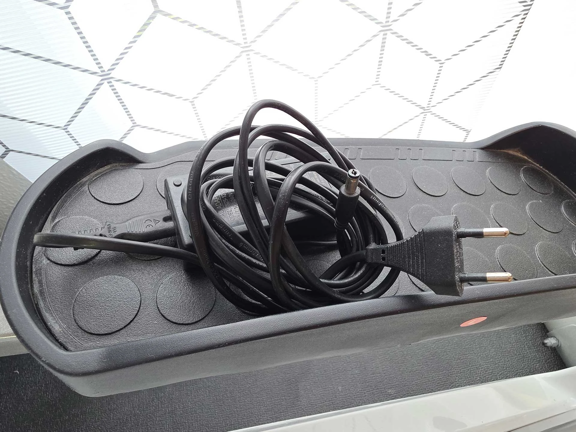 Laadekabel des cardiostrong EX40 Crosstrainers