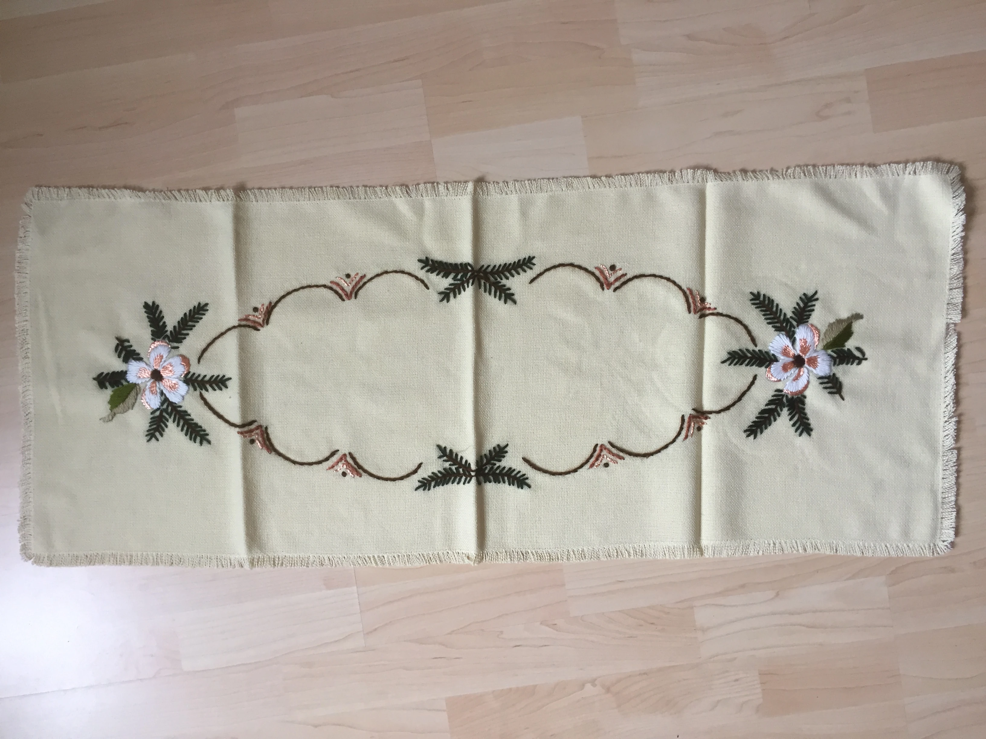   Handbestickte Vintage Tischdecken 