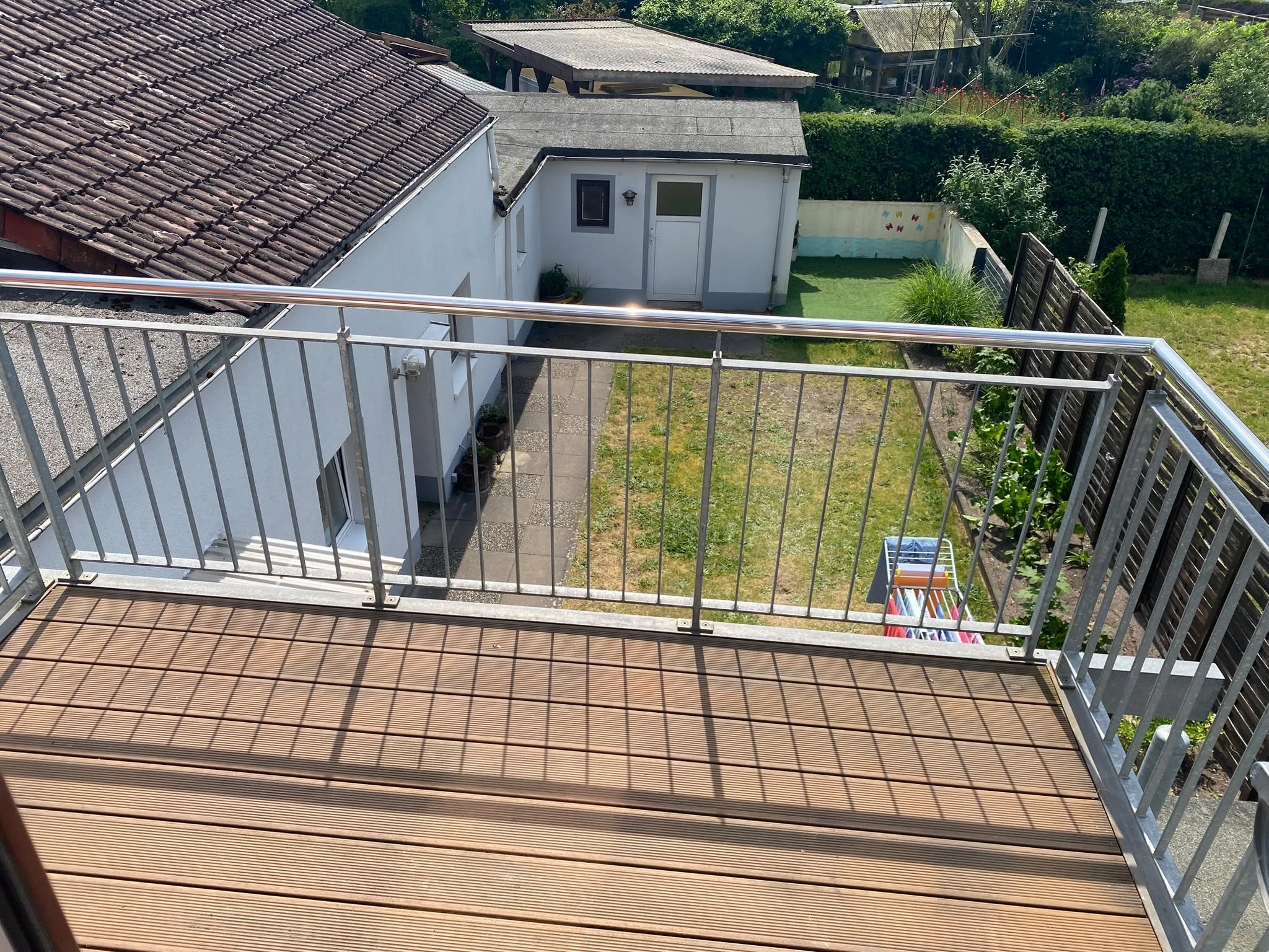 Blick in den Hof zum Schuppen