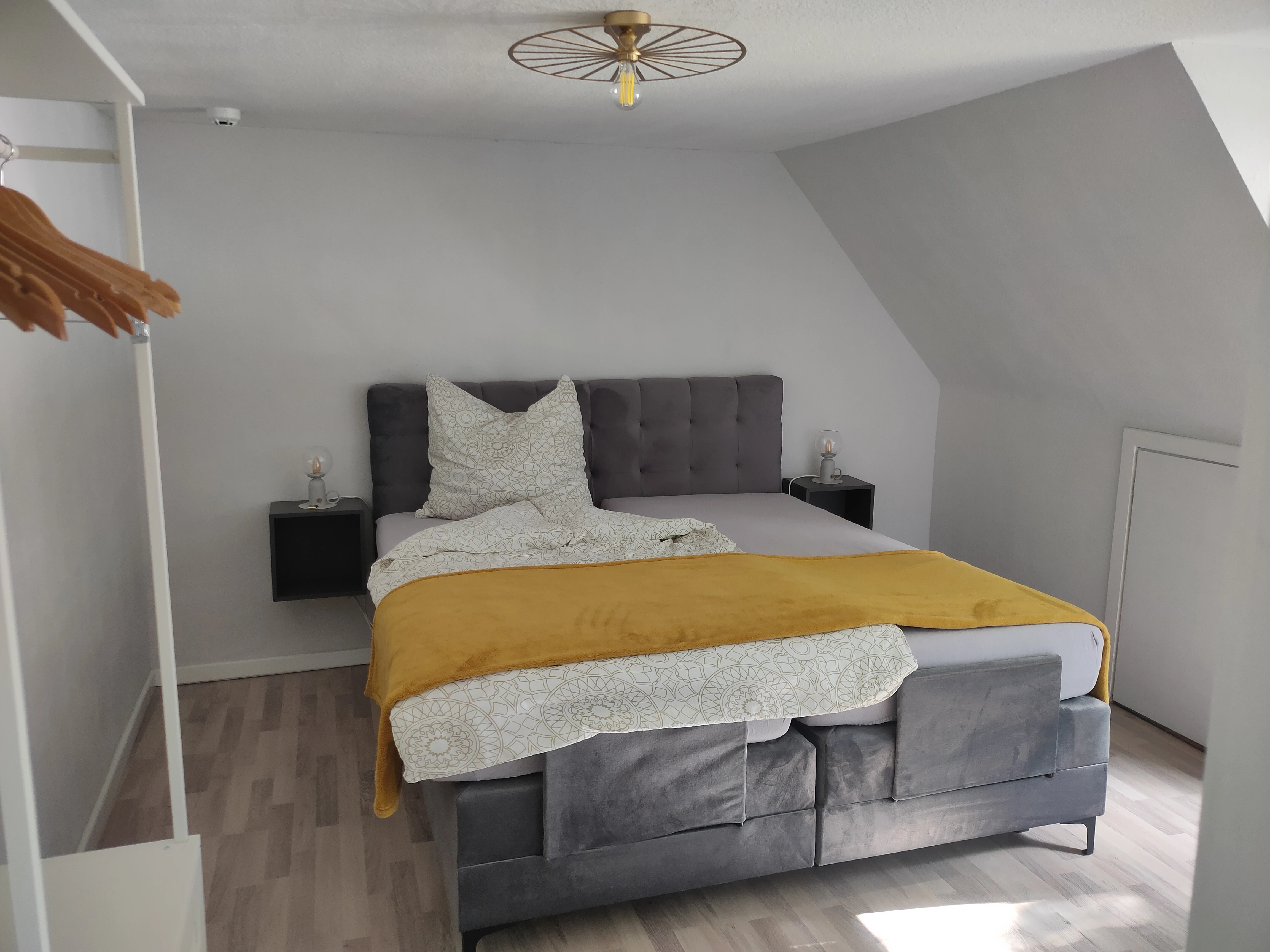 Schlafzimmer (auf Wunsch hergerichtet für eine Person)