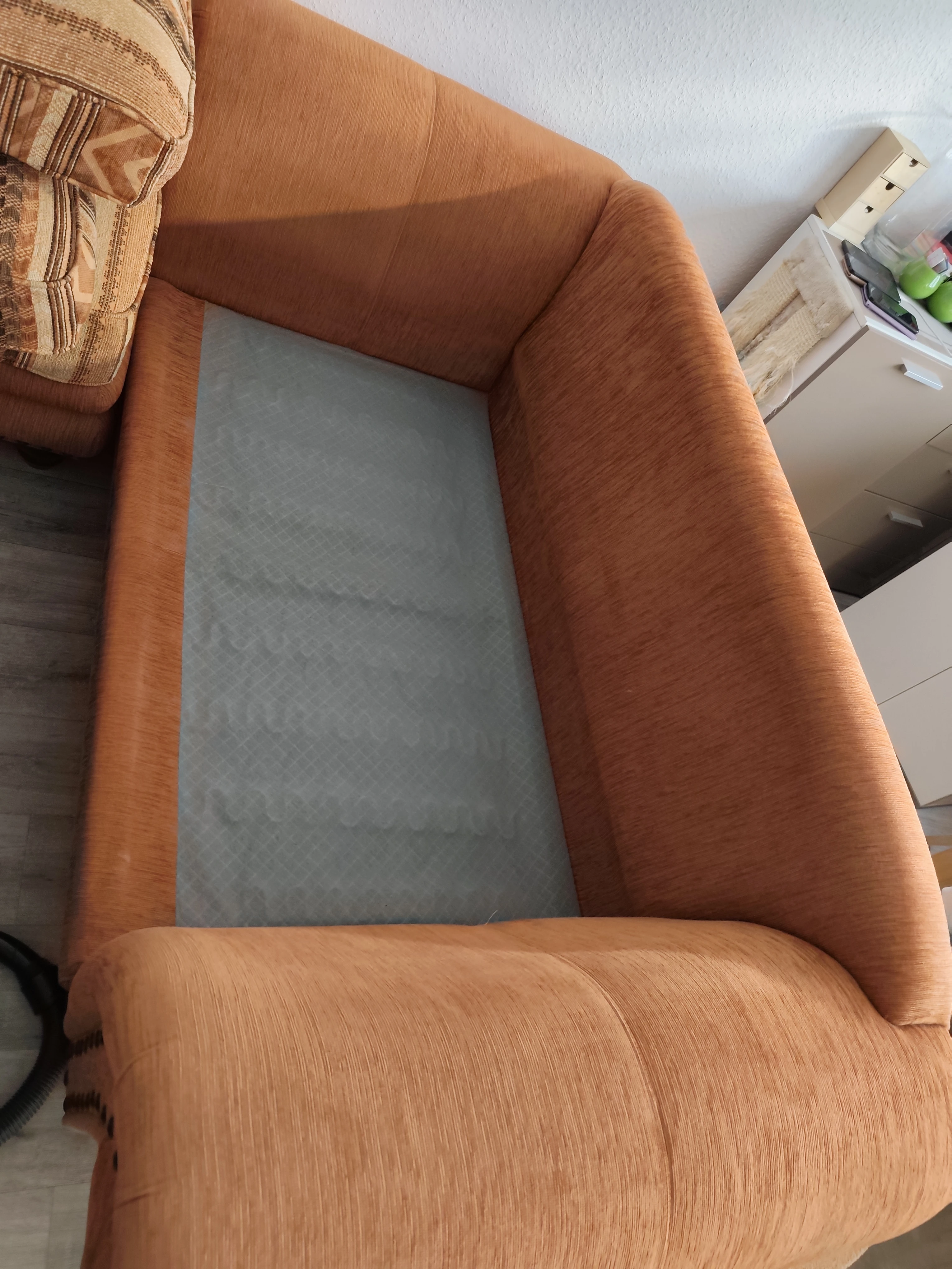 Sehr gut erhaltenes 2er Sofa.