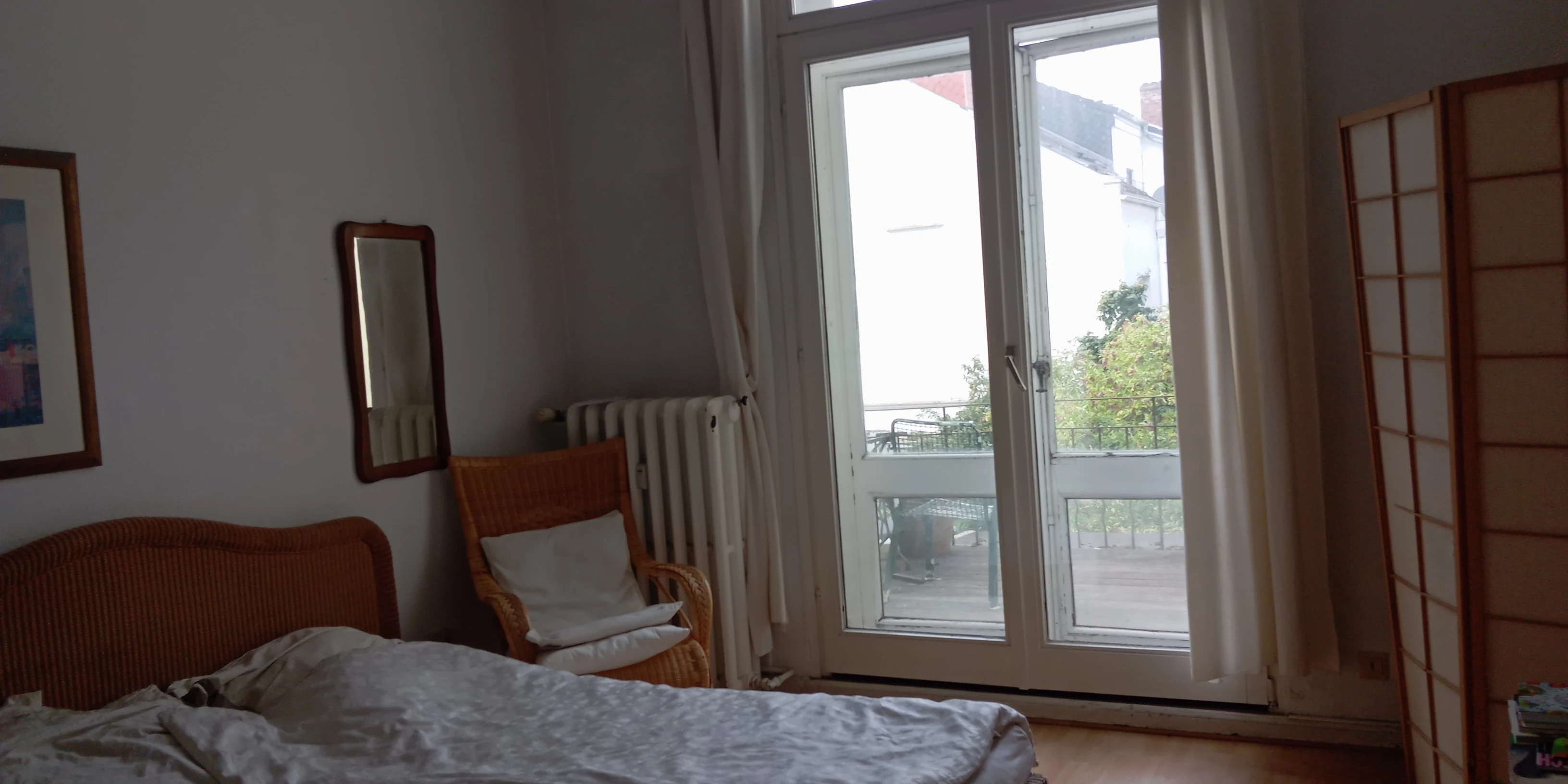 Das möblierte Gästezimmer mit Balkon