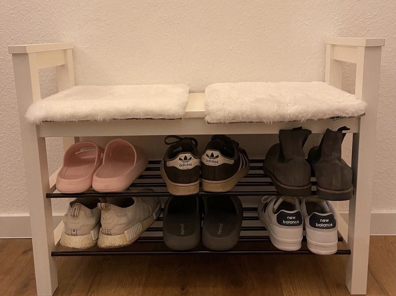 Sitzbank mit Stauraum für Schuhe