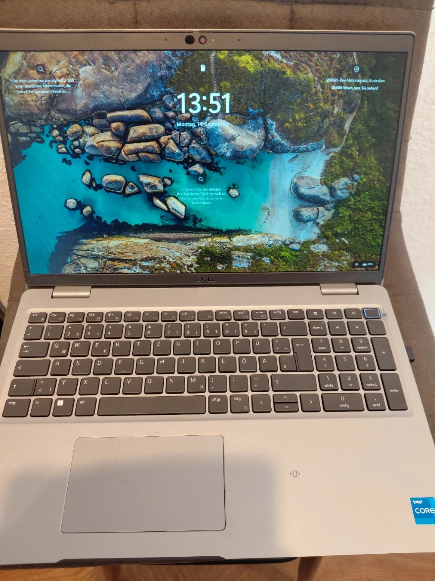 laptop auf geklappt 