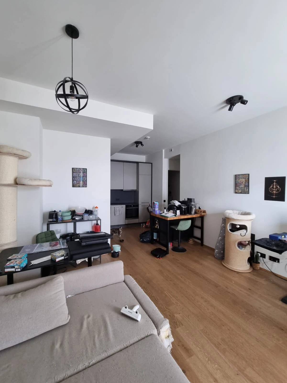 Wohnzimmer (andere Seite)