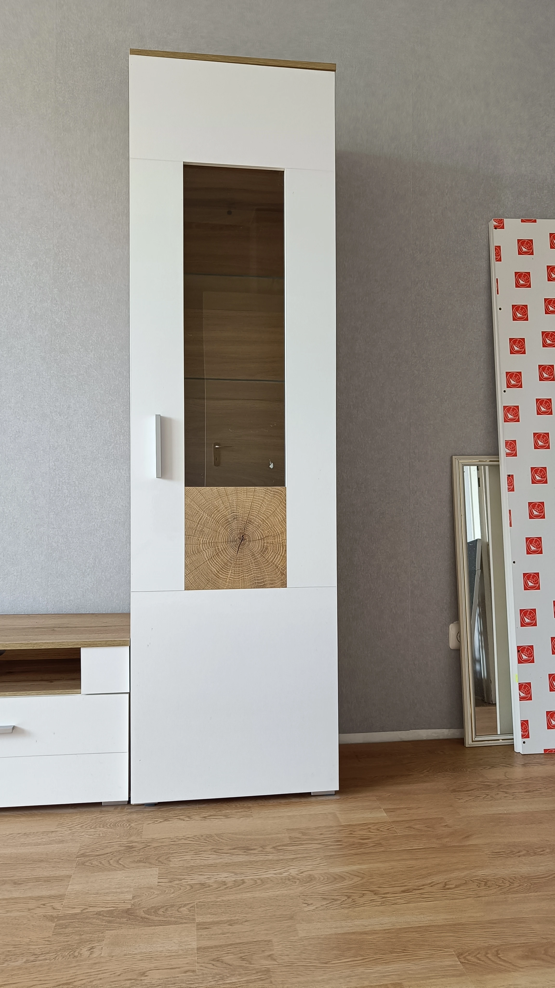 Vitrinenschrank