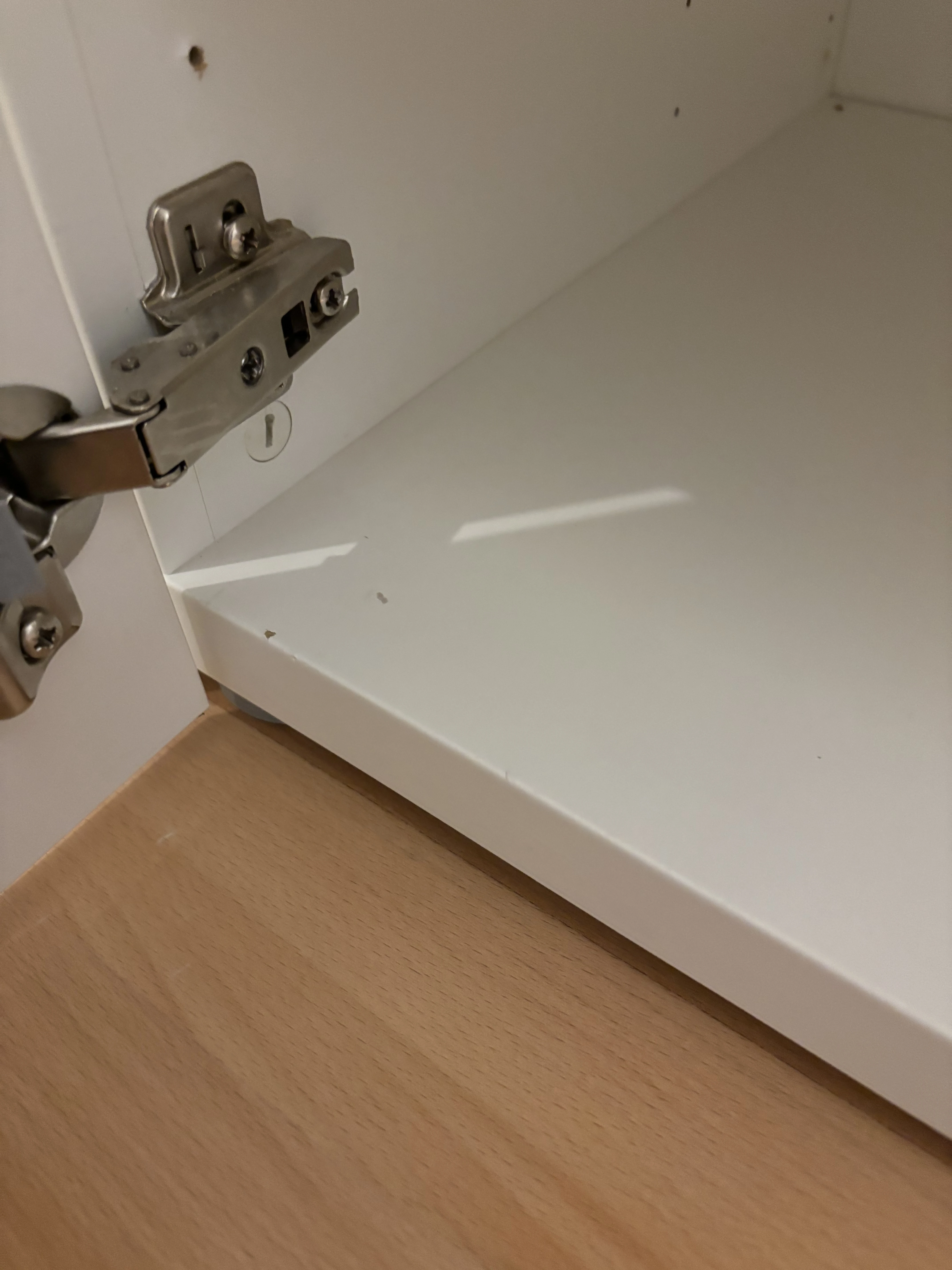 Ggf. zu ersetzendes Scharnier