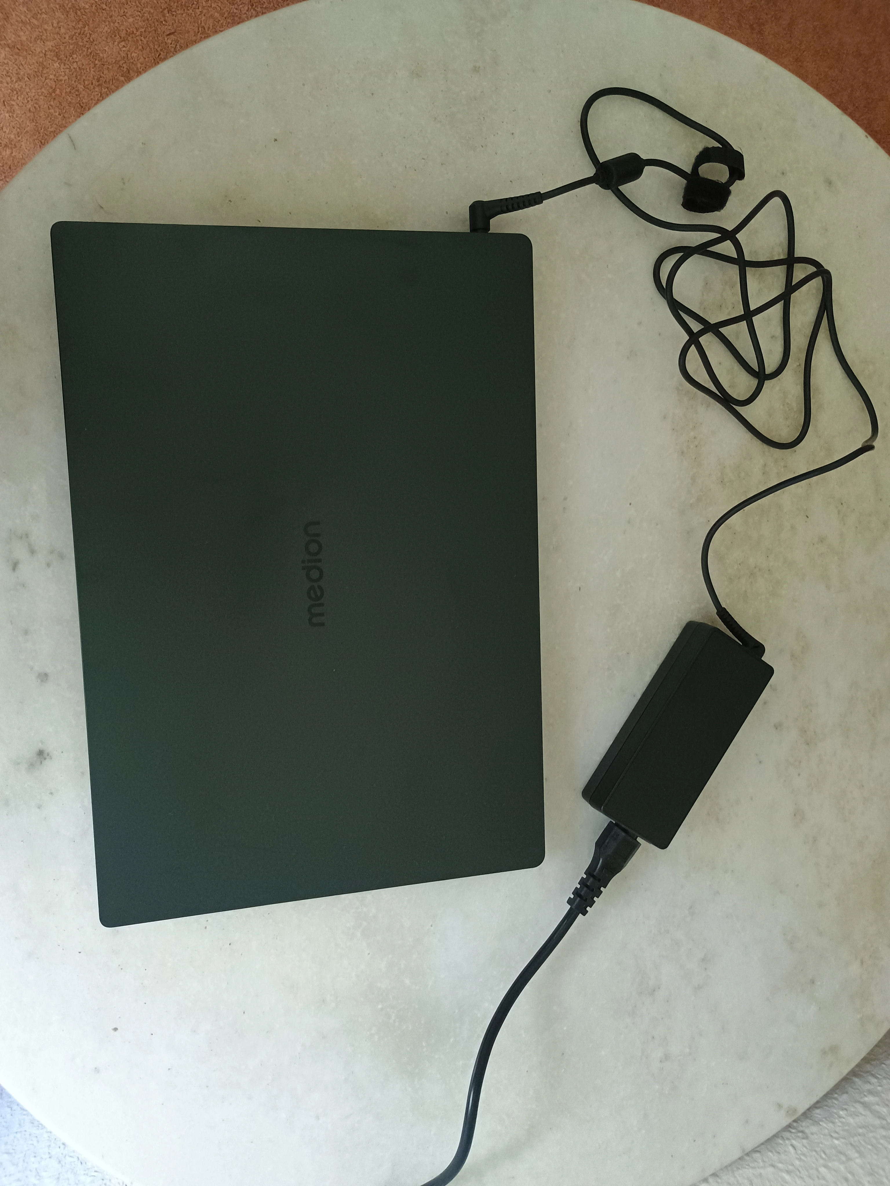 Medion OLED S10 + Netzteil