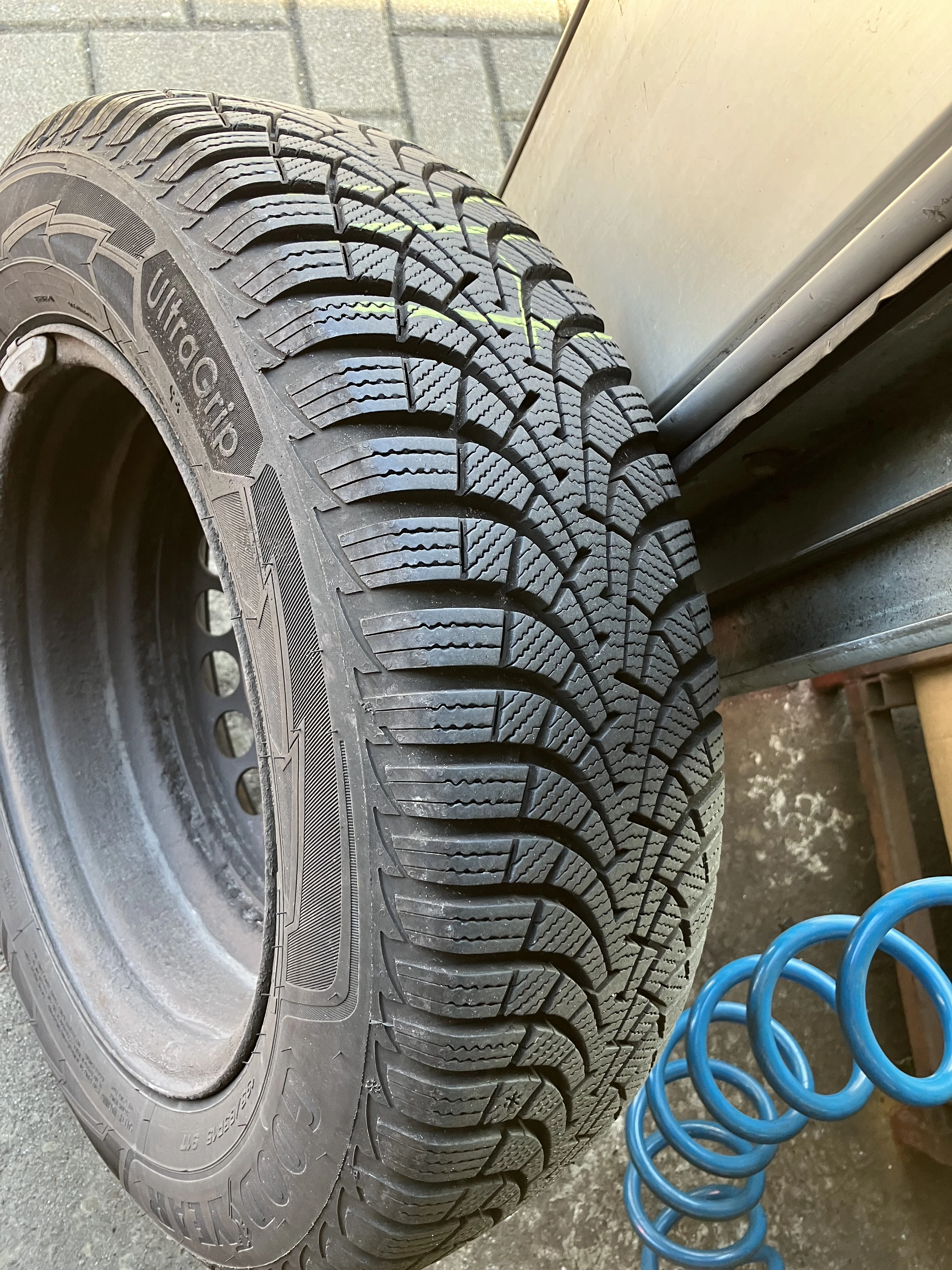 GOODYEAR UGP 9+ Gr. 195/65 R15 91T