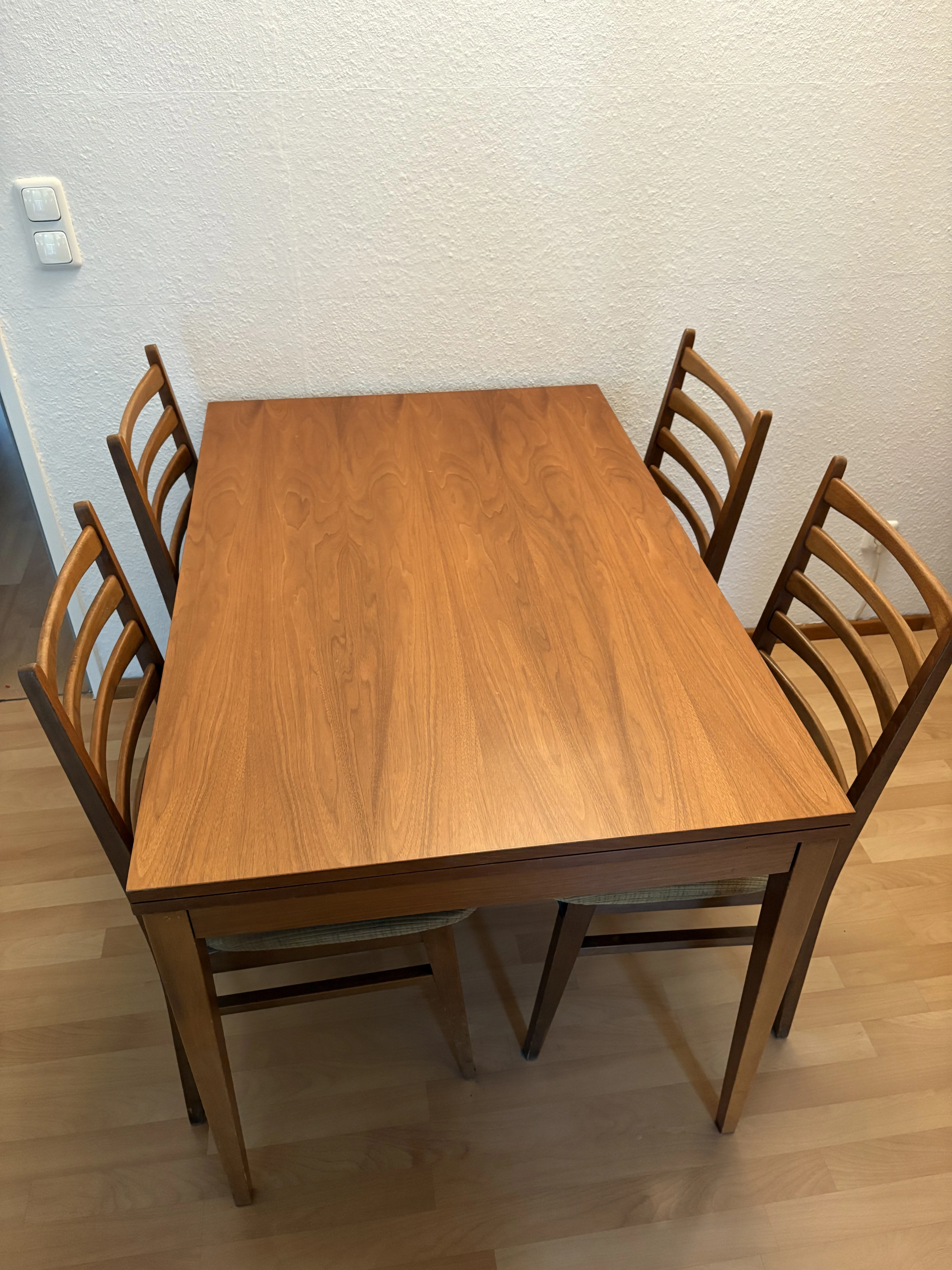 Auch der Tisch