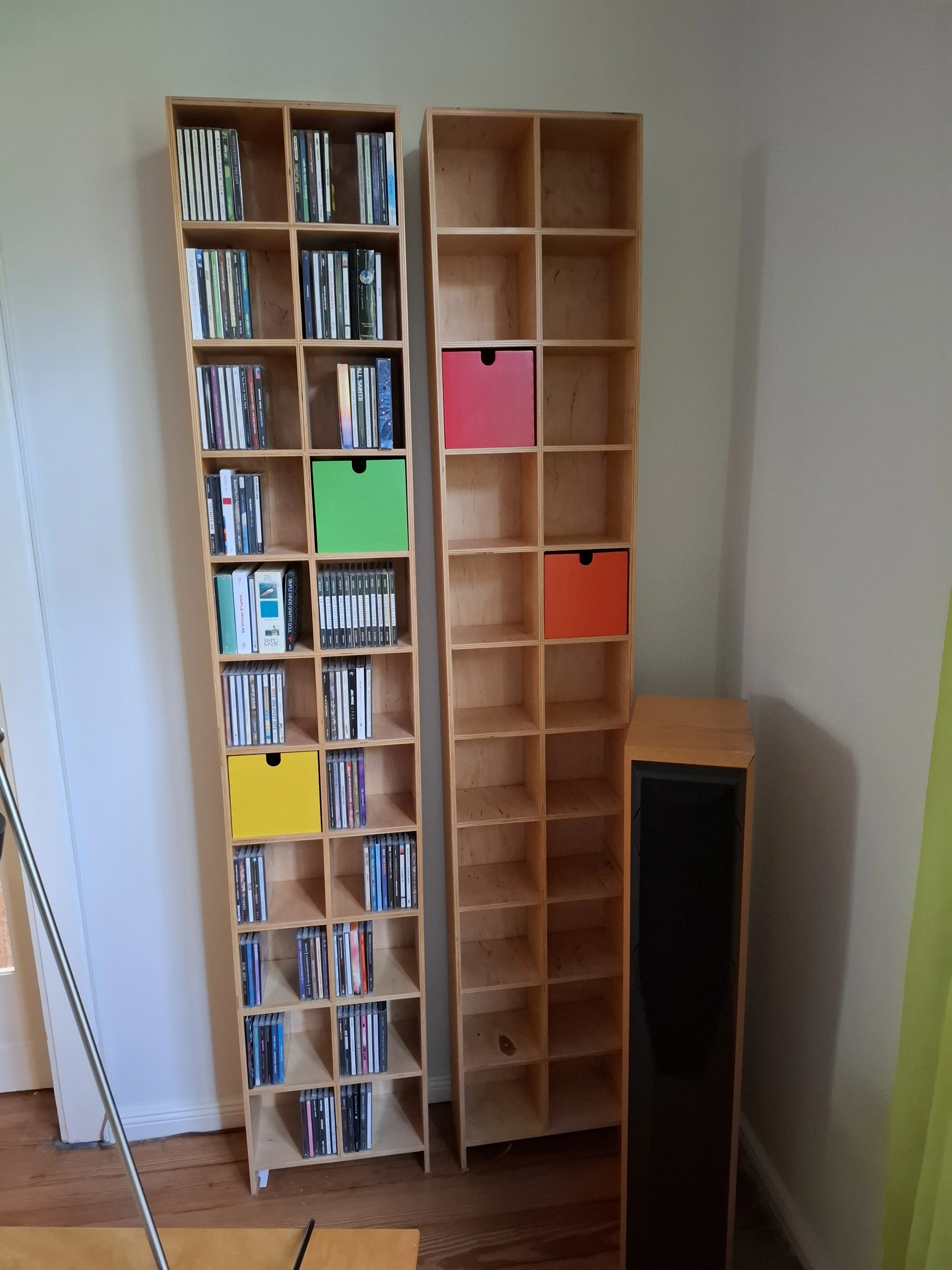 Rechtes CD-Regal