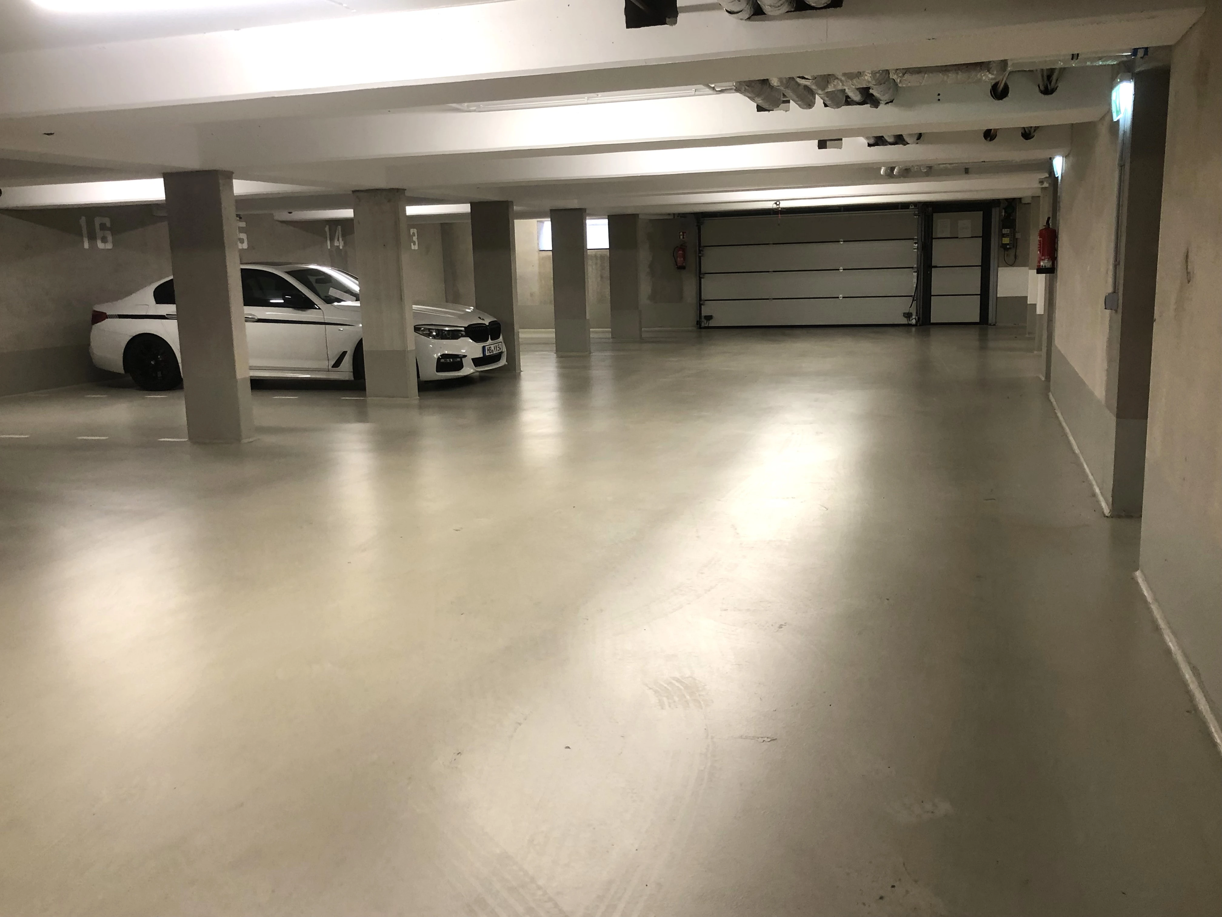 Privater neuer E-PKW Tiefgaragenstellplatzeine Beschreibung vorhanden