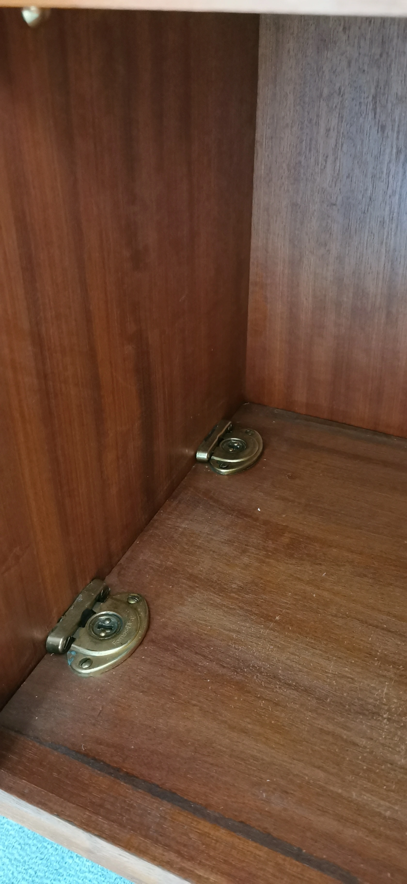 Schrankverschraubung
