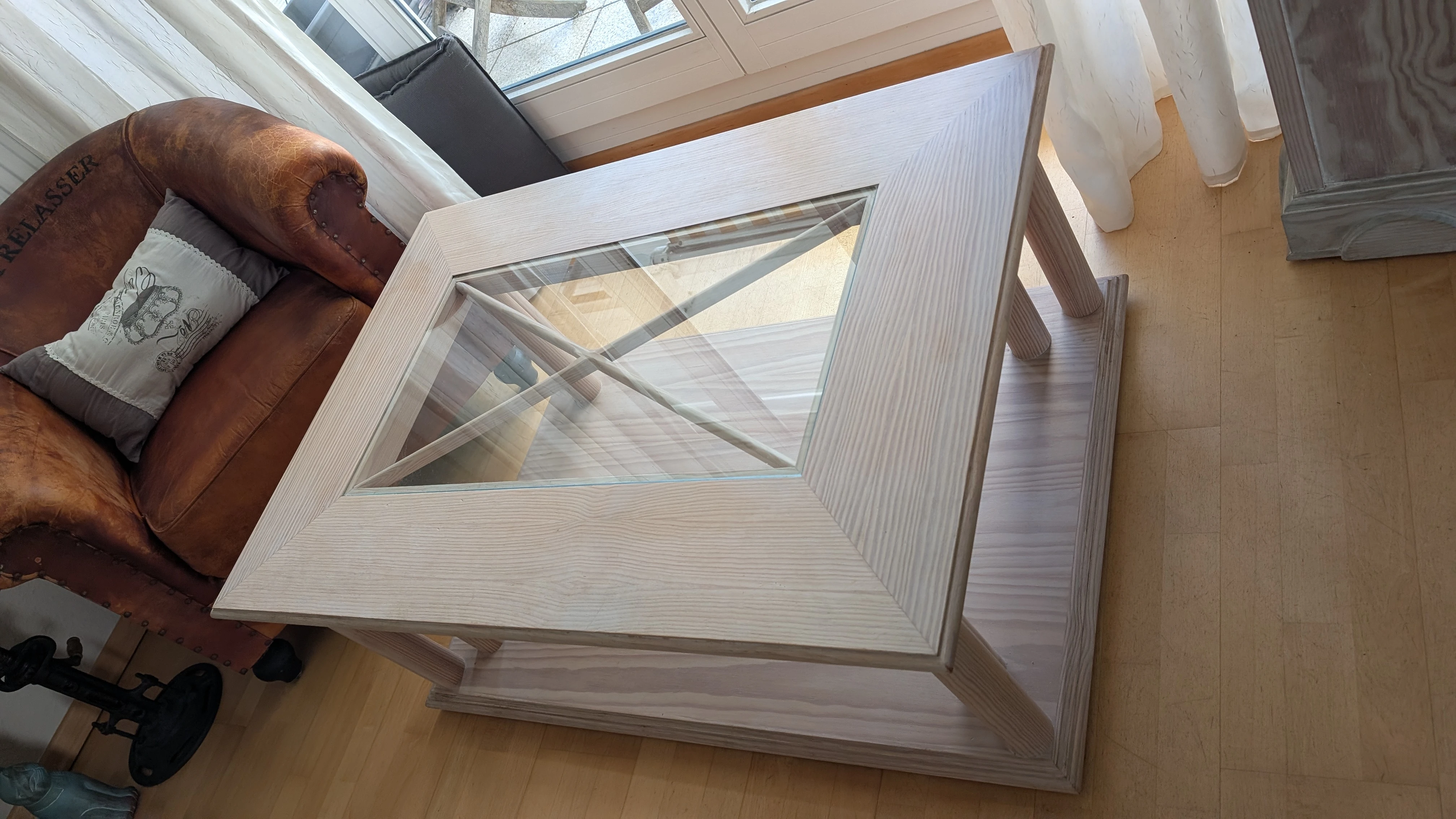 mit Glasplatte