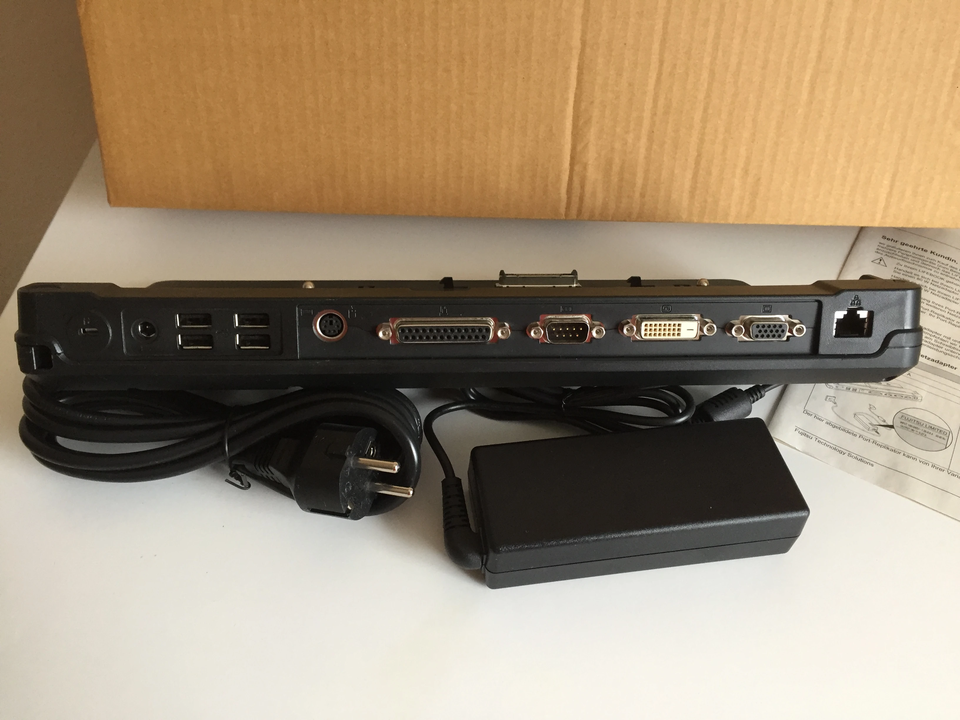   Fujitsu Notebook Docking-Station/Port Replicator 