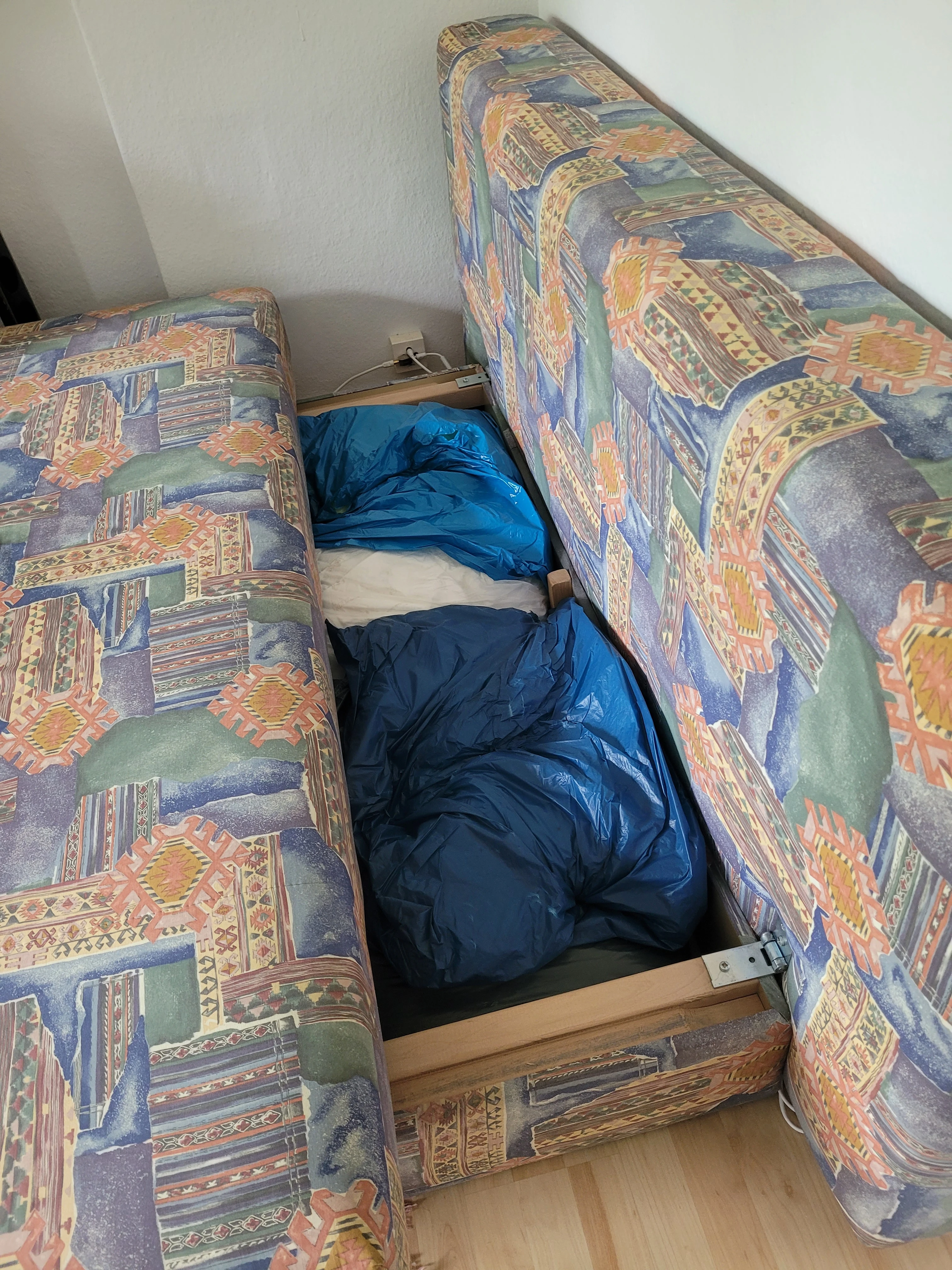 Bettkasten u. Lehne zum runterklappen