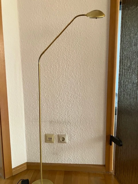 Goldene Stehlampe