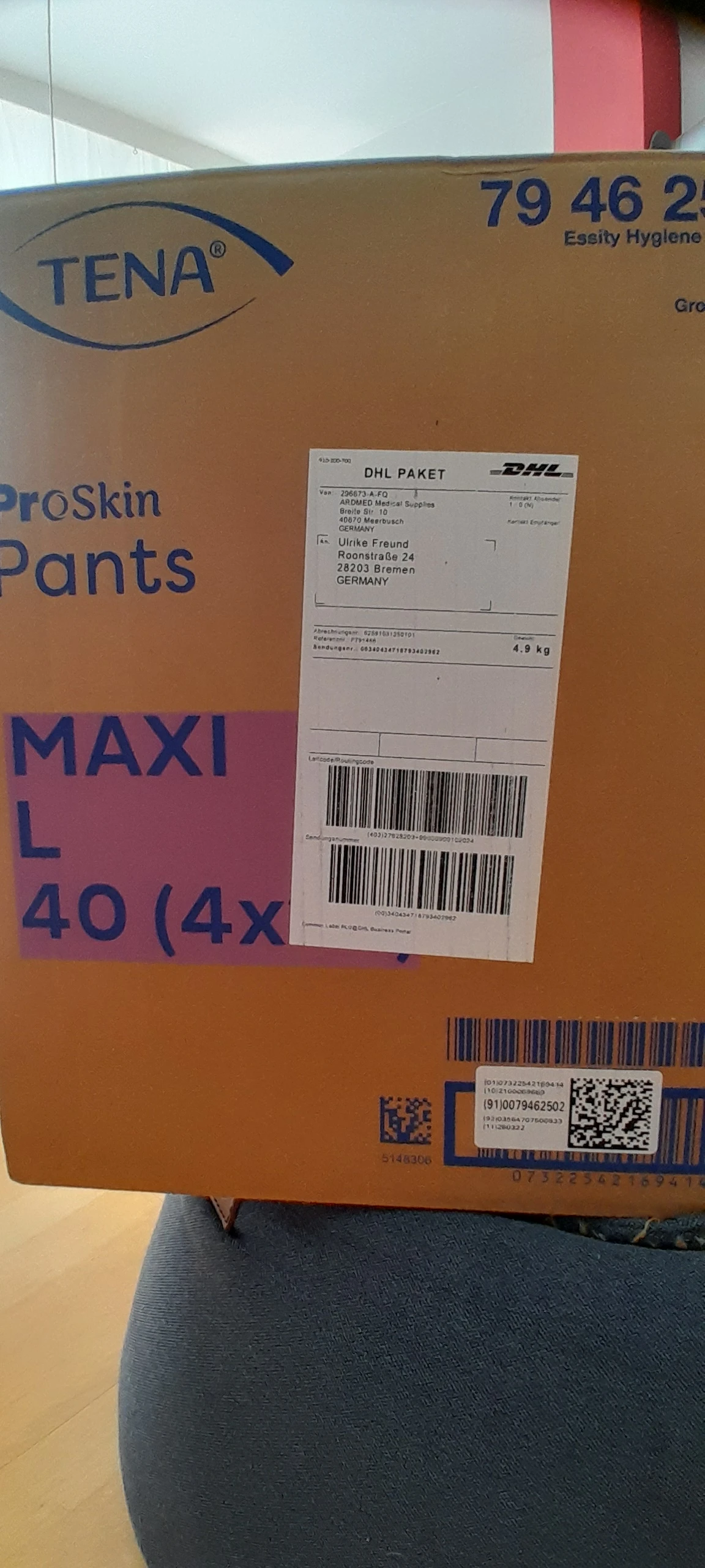 Karton mit Pants