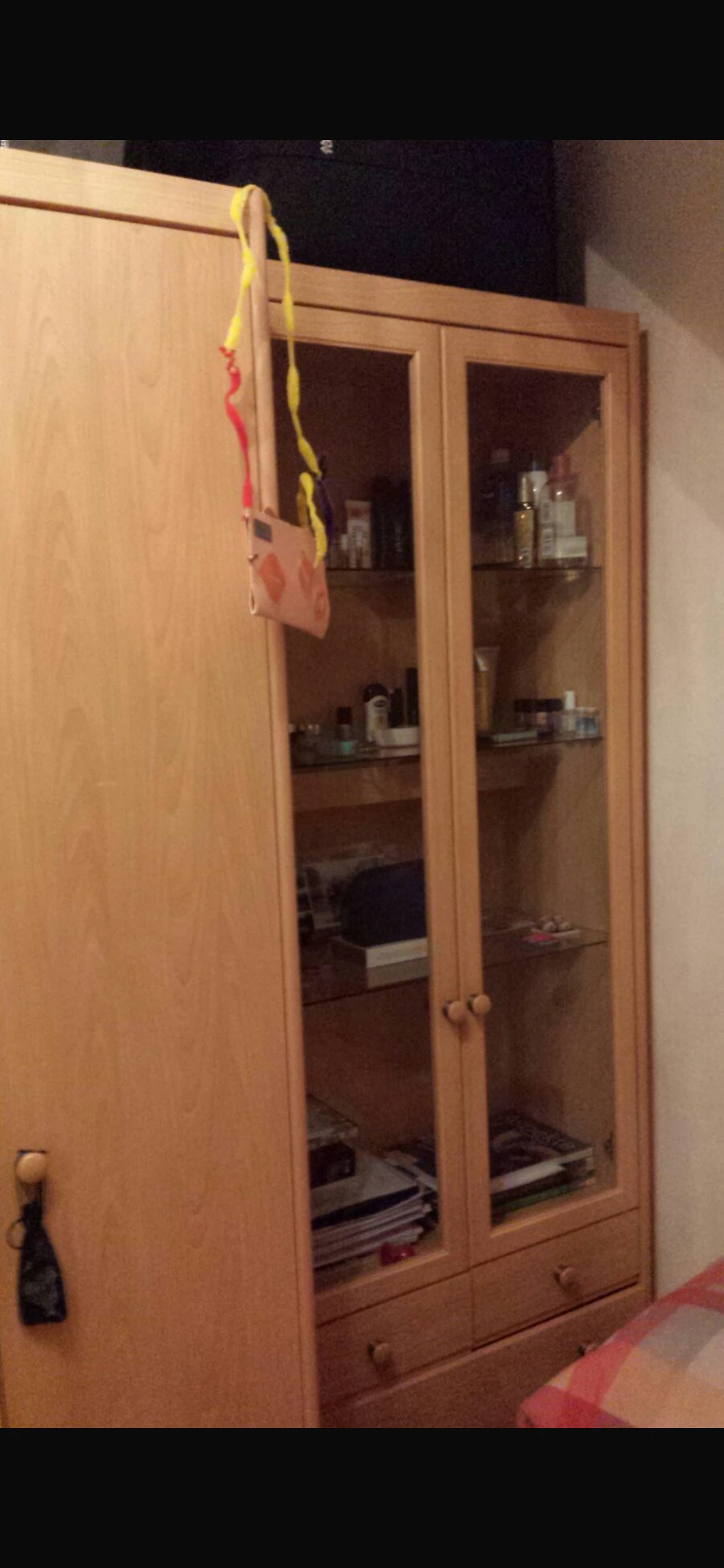 Schrank + Vitrine
