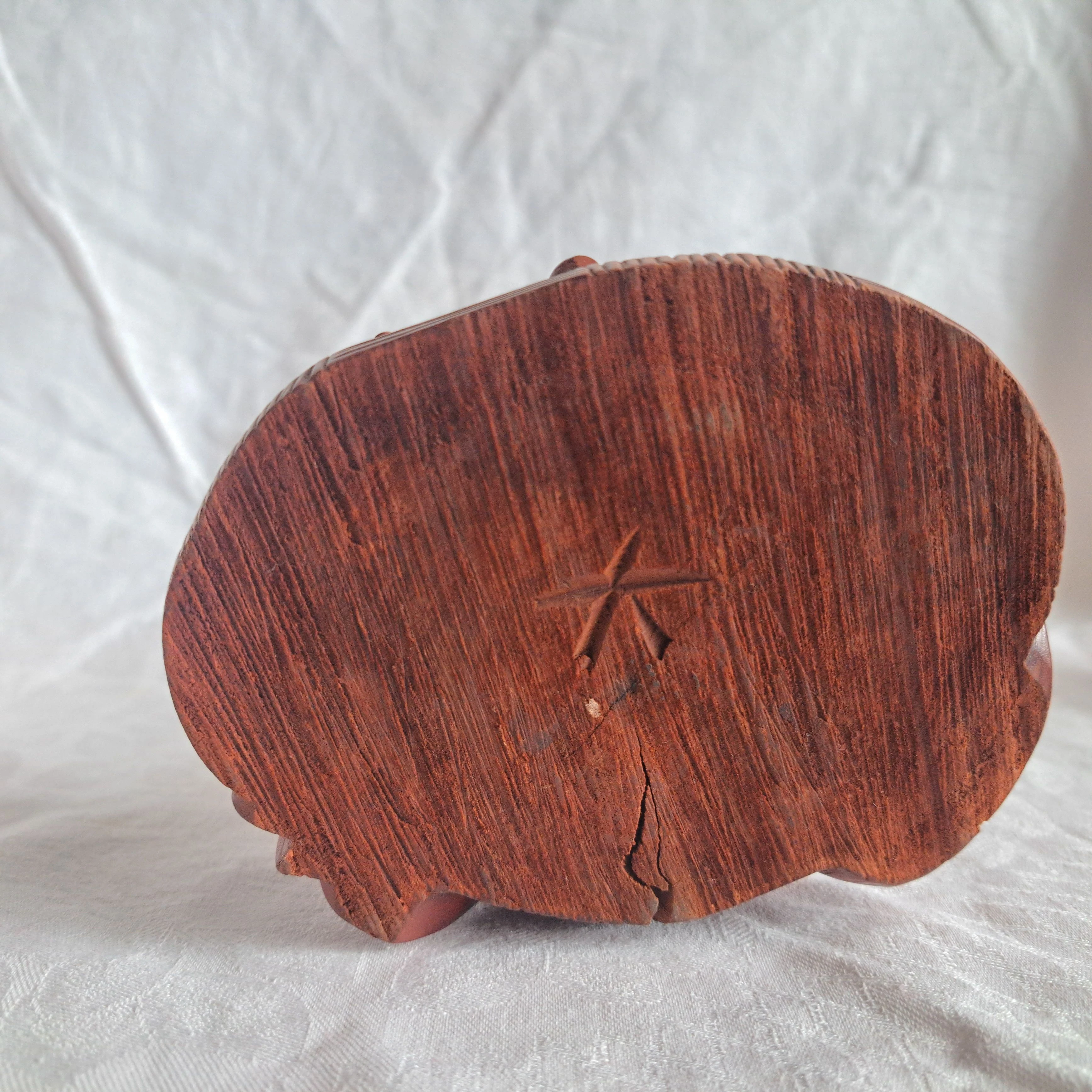 Buddha (Budai) Holz Unterseite