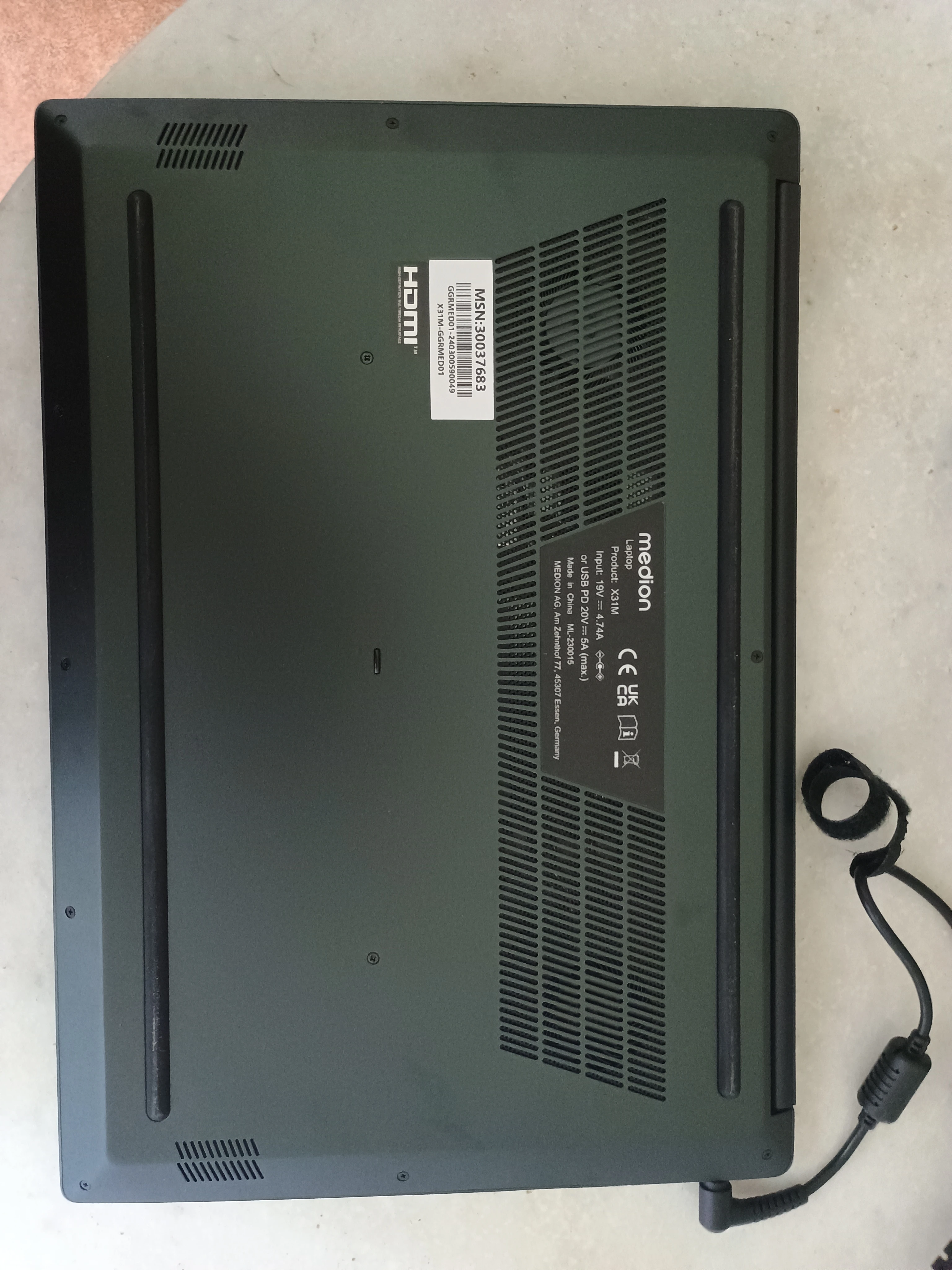 Medion OLED S10 Unterseite