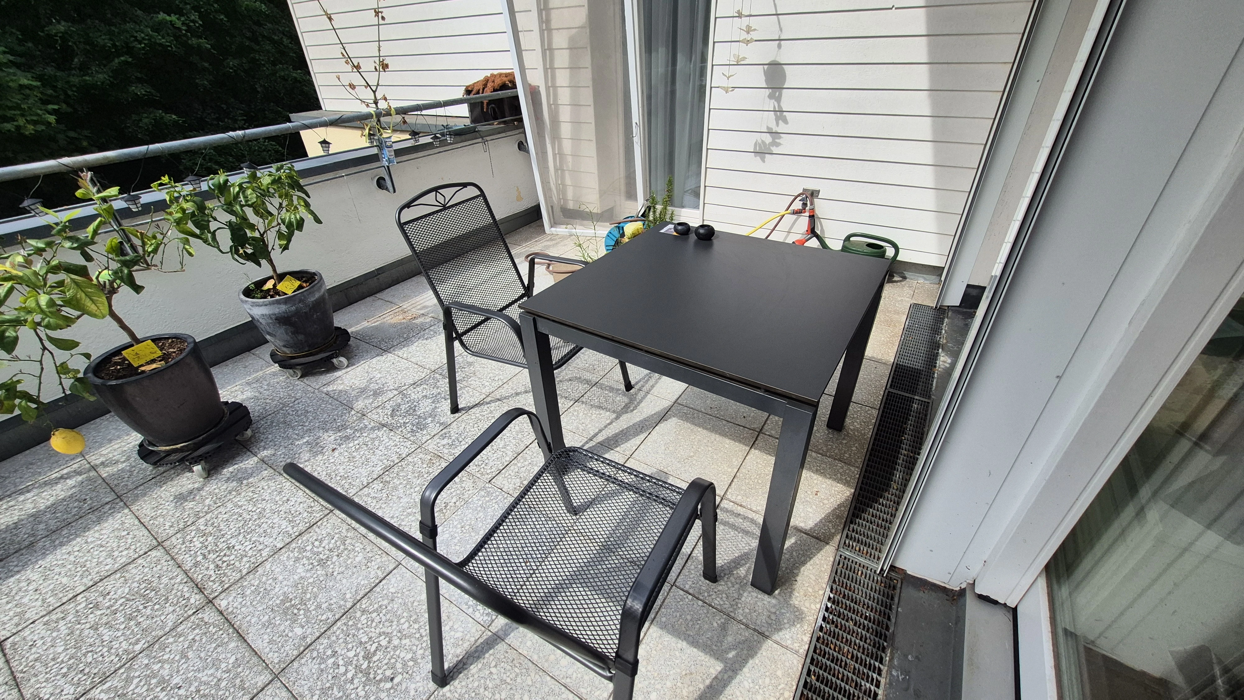 Stühle und Tisch