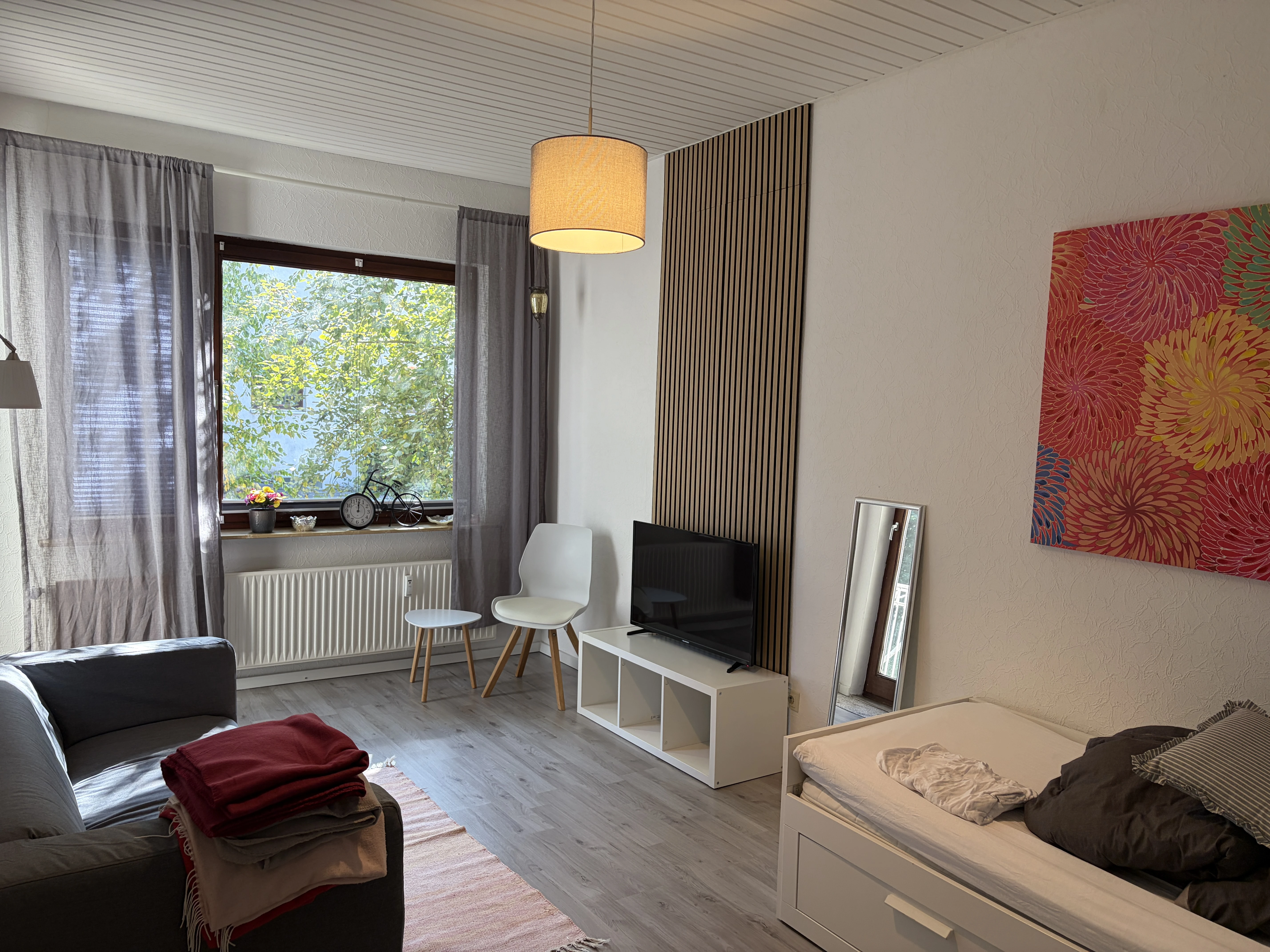 Wohnzimmer m Südbalkon