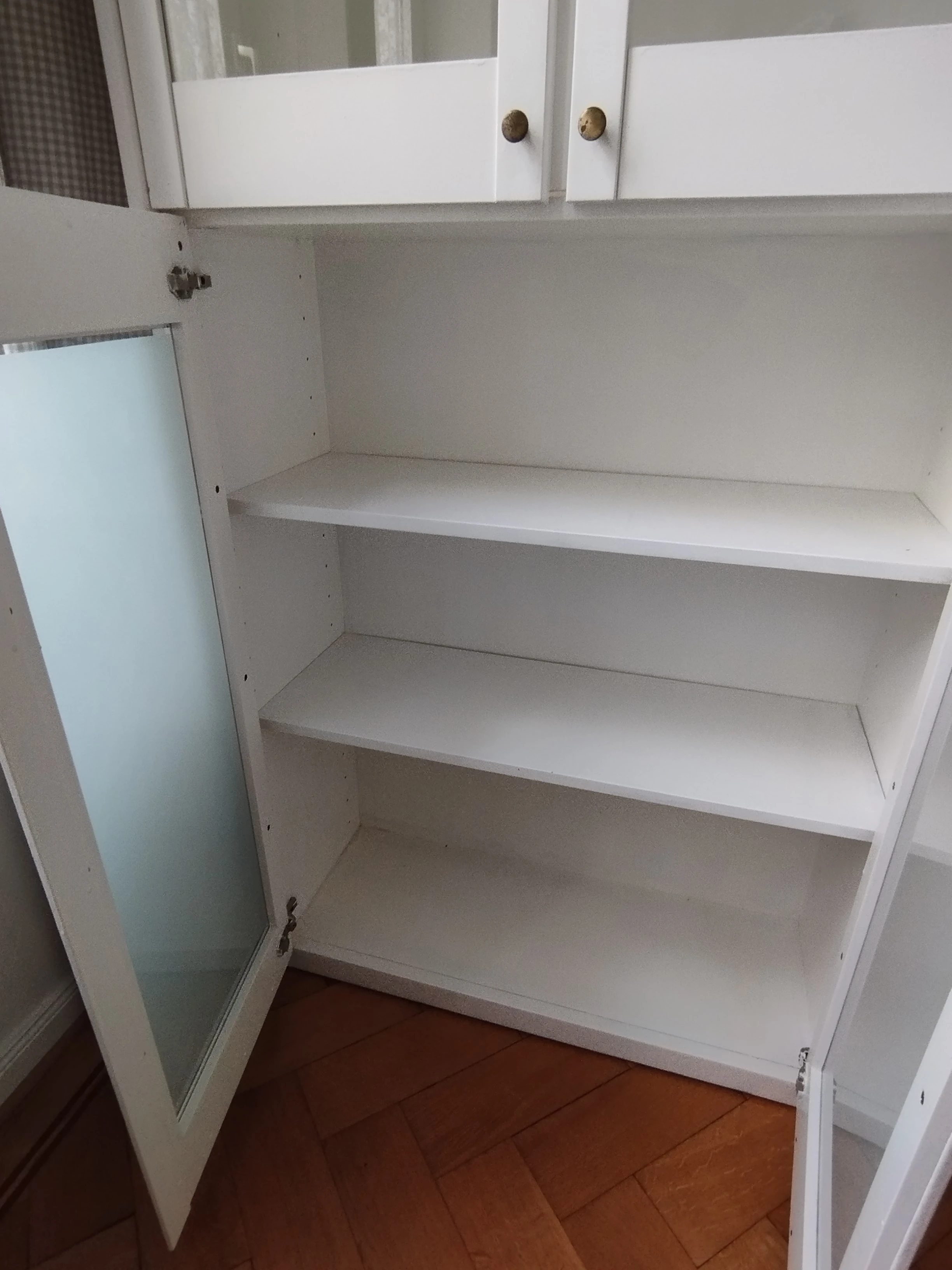 Vitrinenschrank3