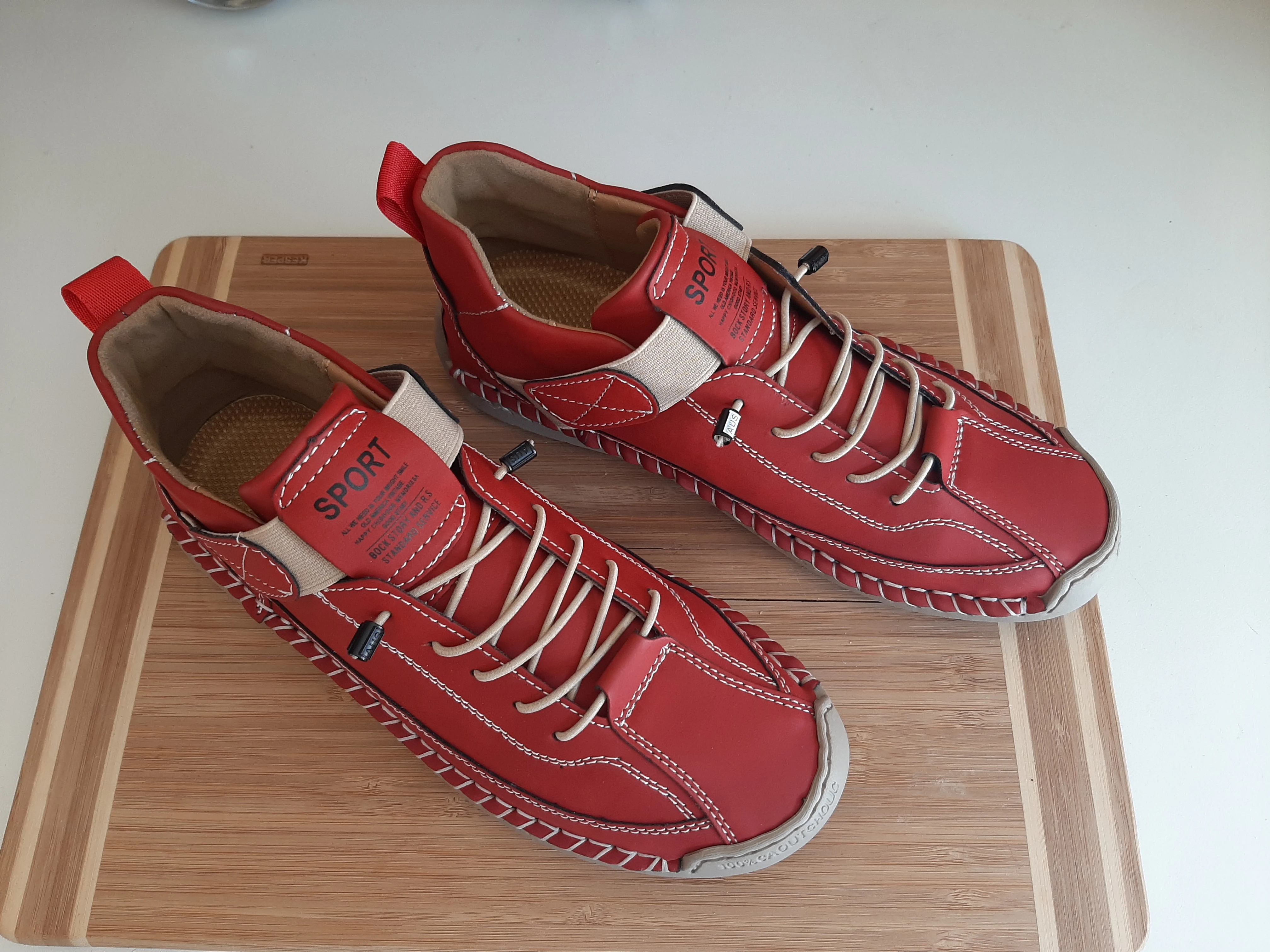 Weiche, neue Sneakers 