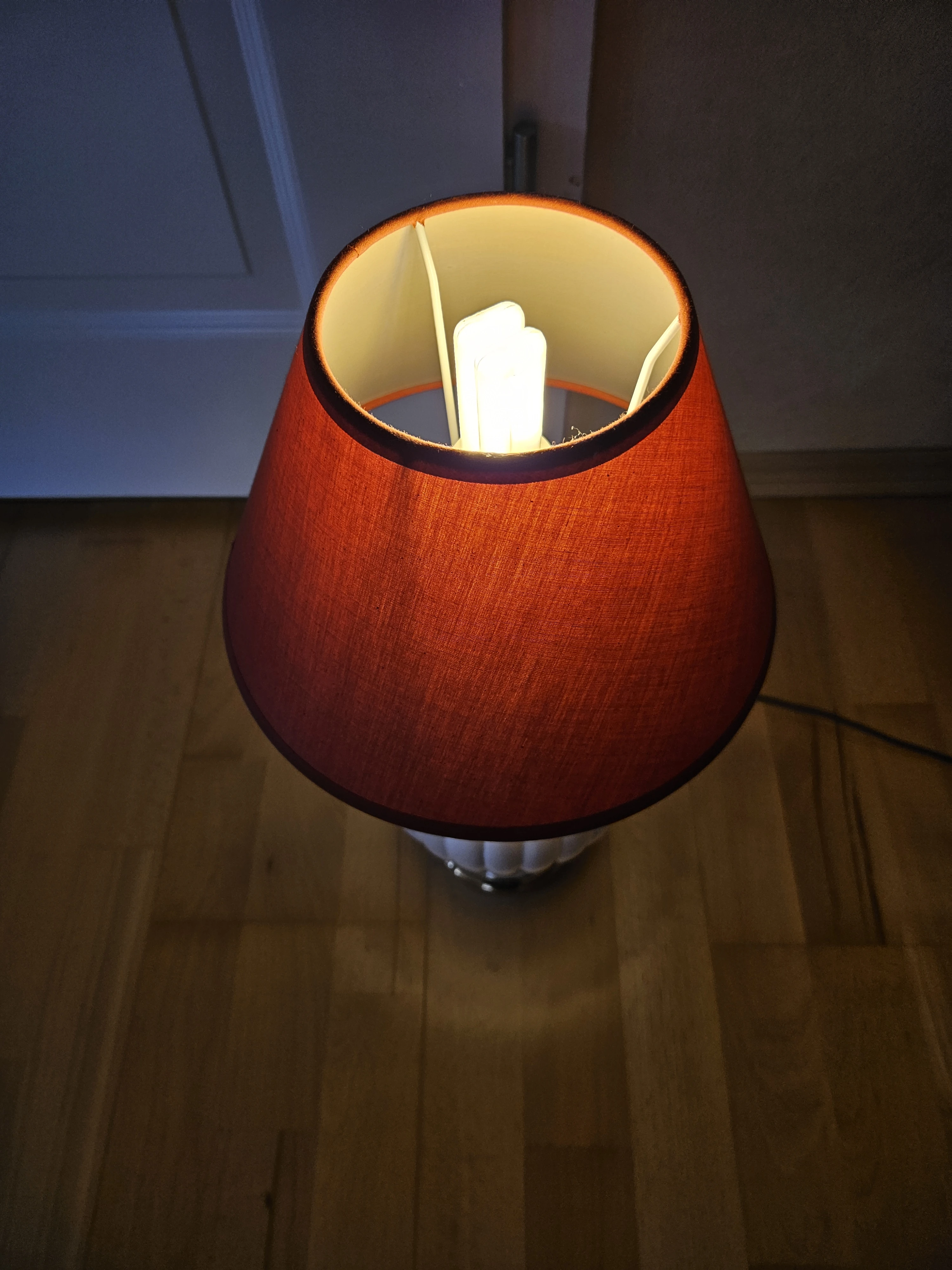 Lampe mit Licht an von oben