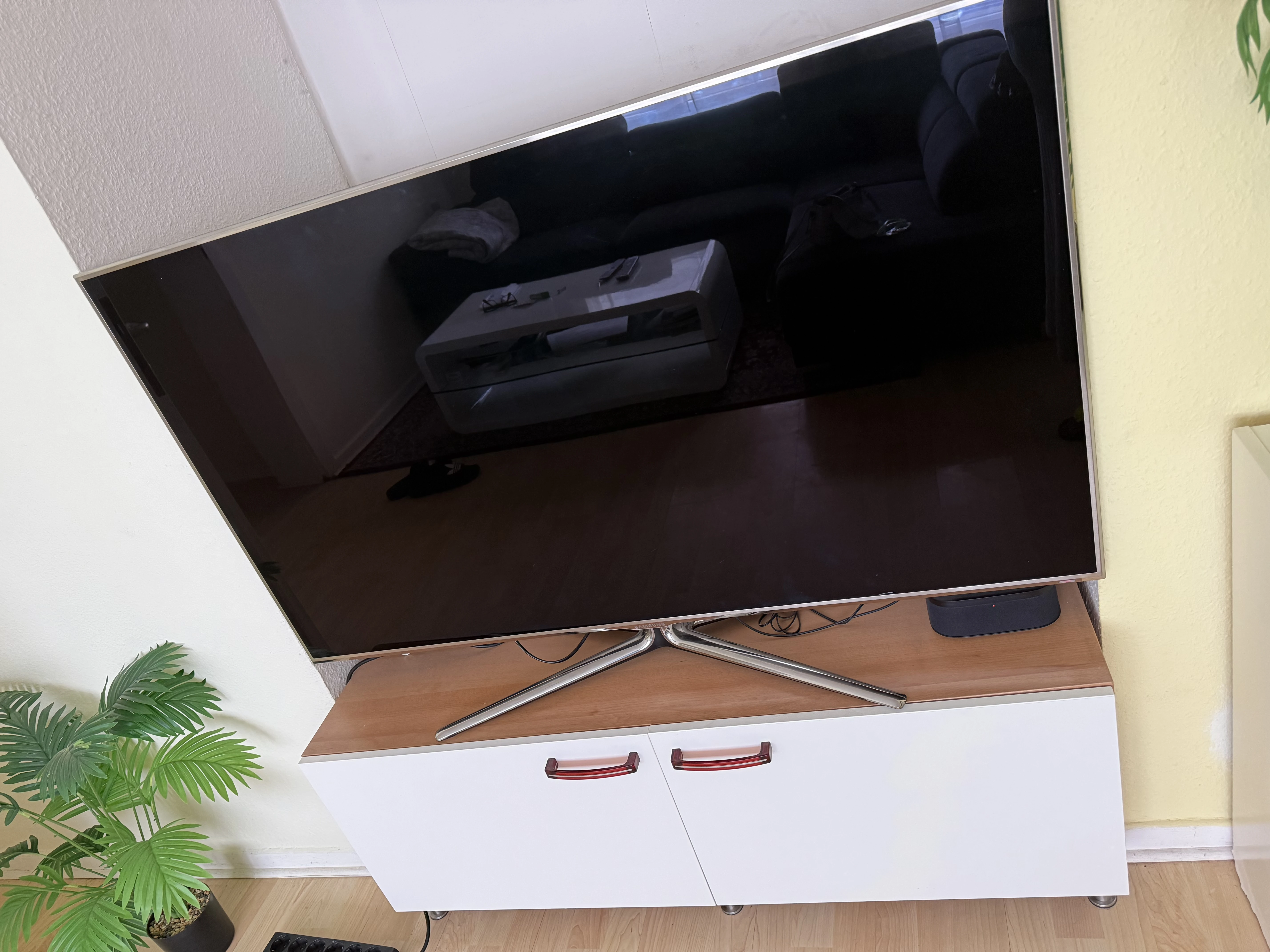     Vorderseite des Fernsehers