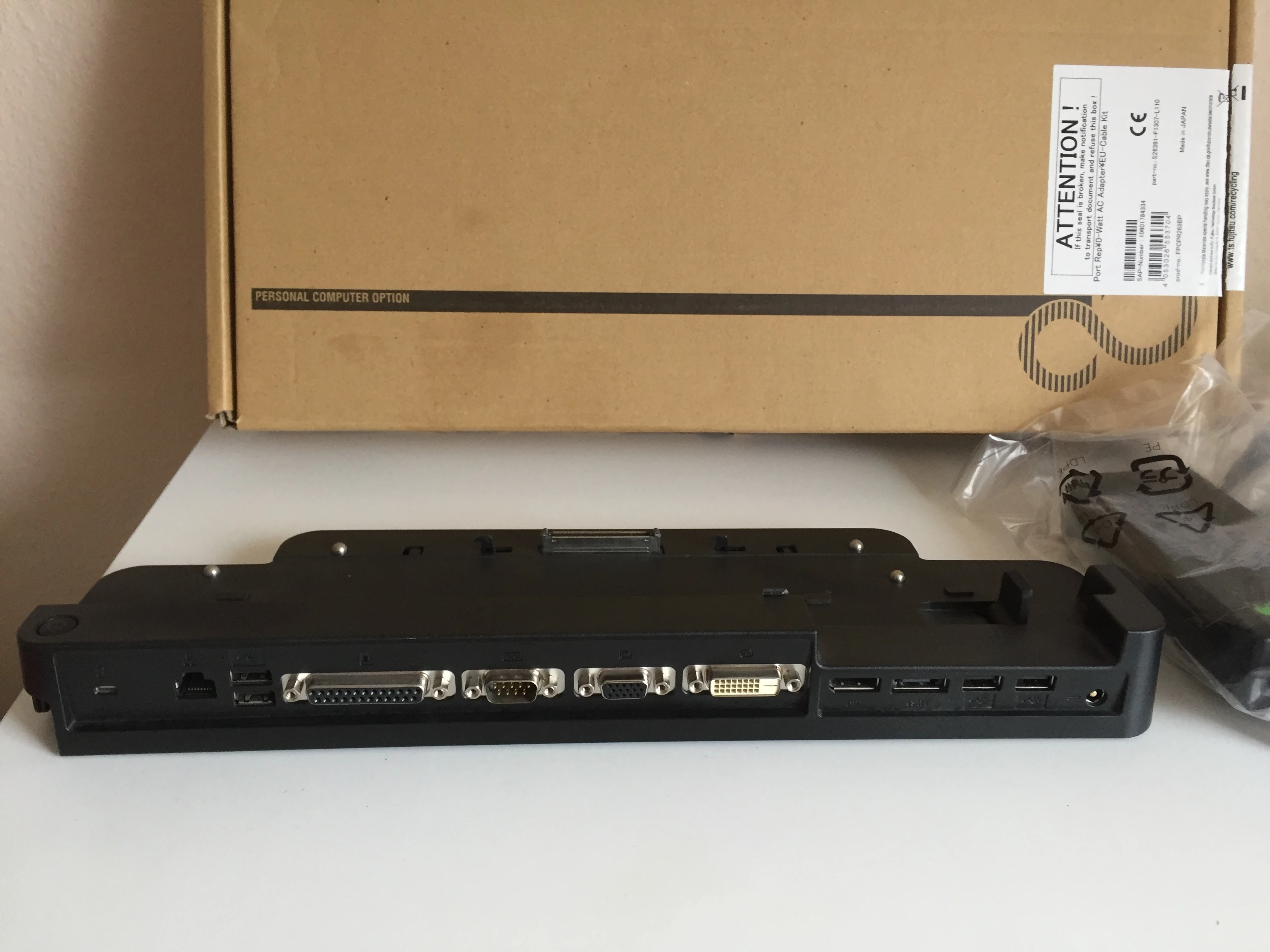   Fujitsu Notebook Docking-Station/Port Replicator 