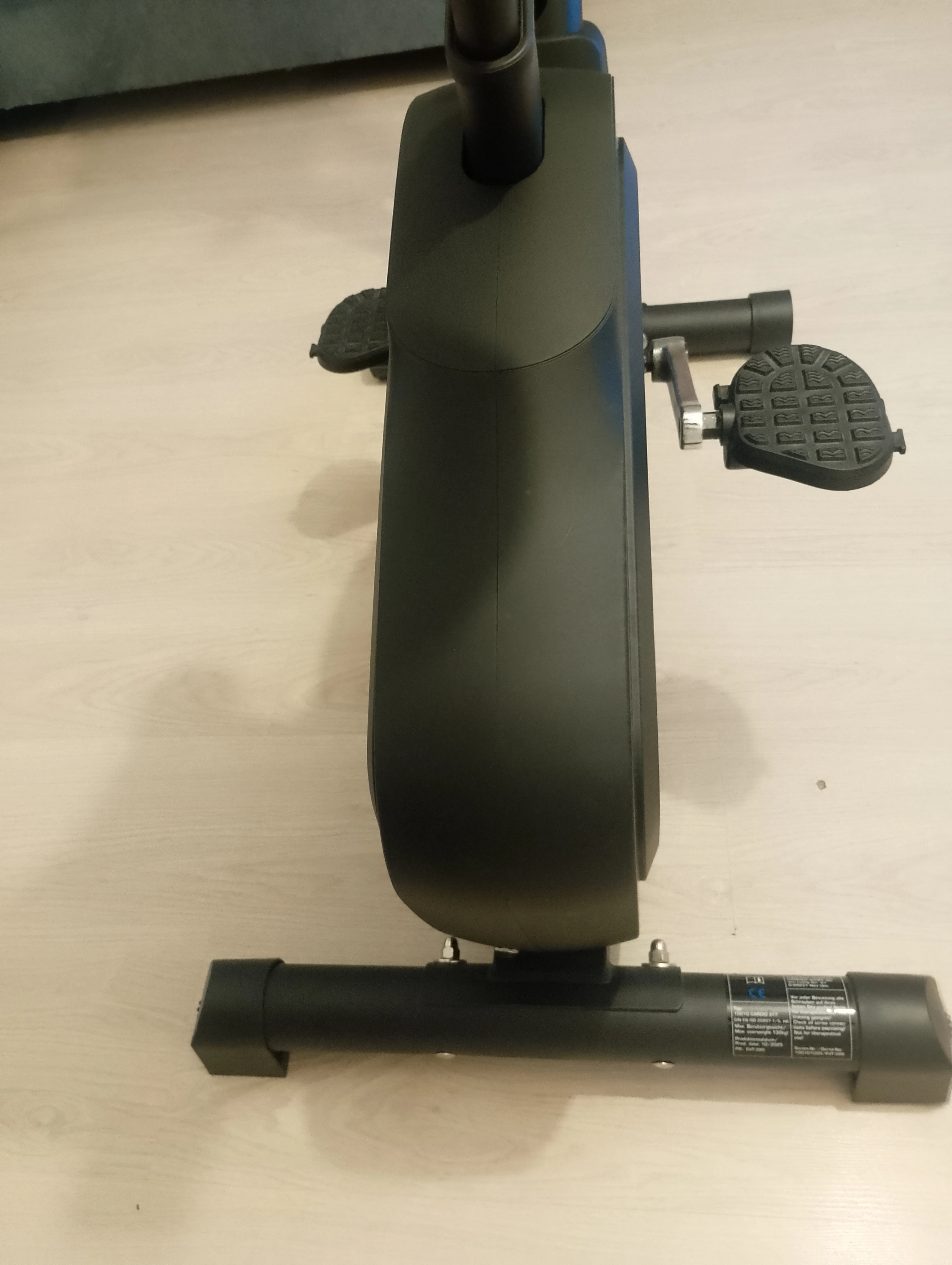 Hinterer Standfuß und Pedale des Ergometers