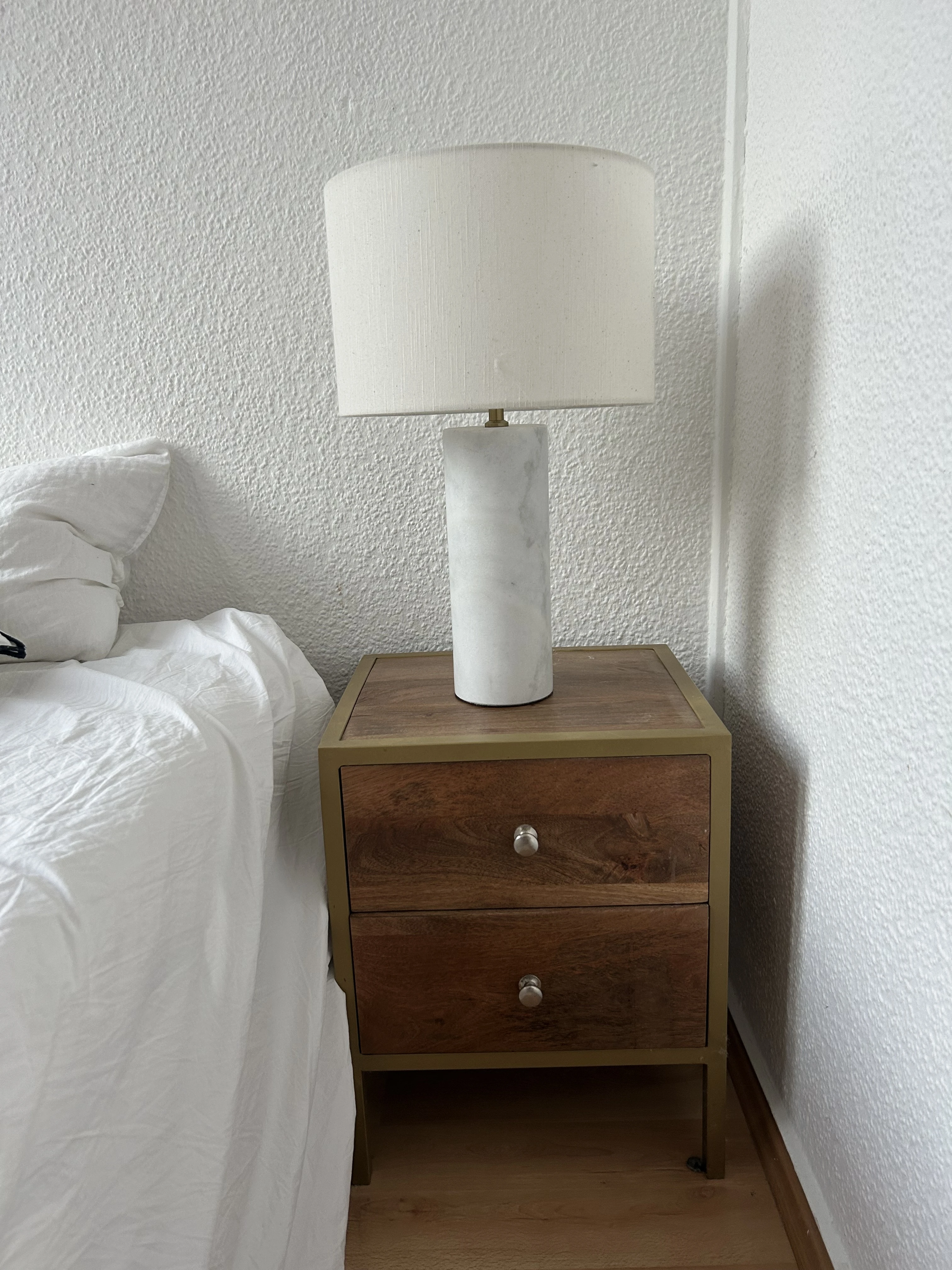 Eignet sich gut als Nachttischlampe 