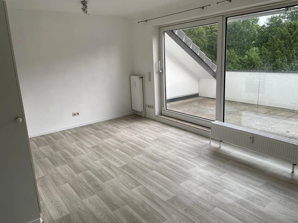 Wohnzimmer mit Balkon