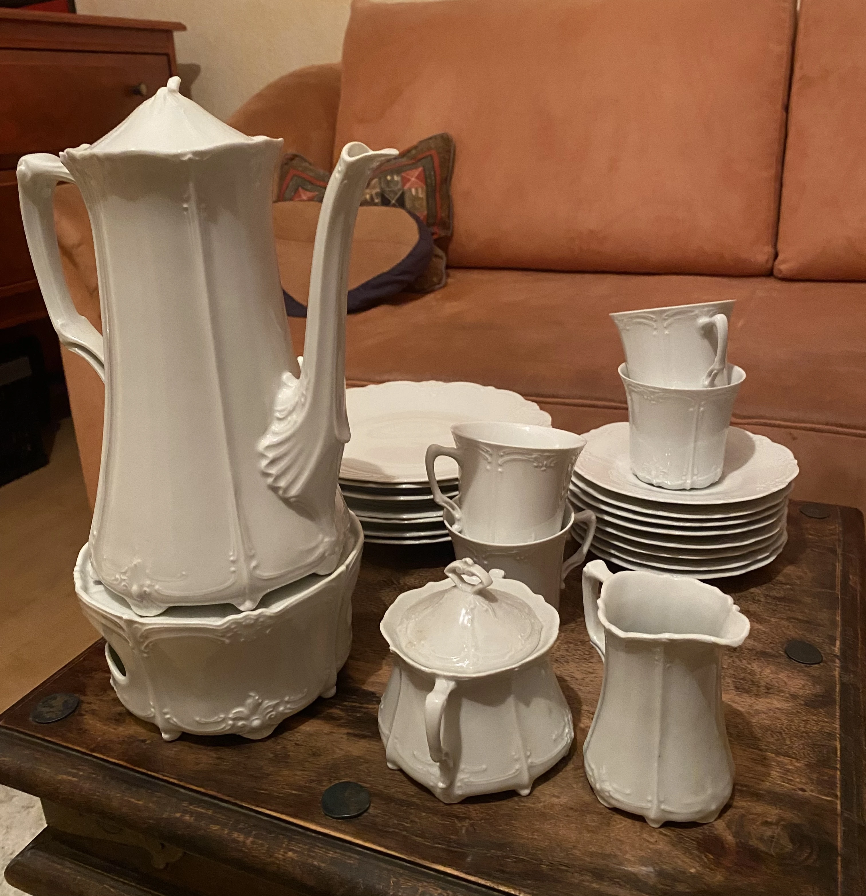 Bei der Kaffeekanne ist bei dem Deckel der Nippel zum anfassen abgebrochen