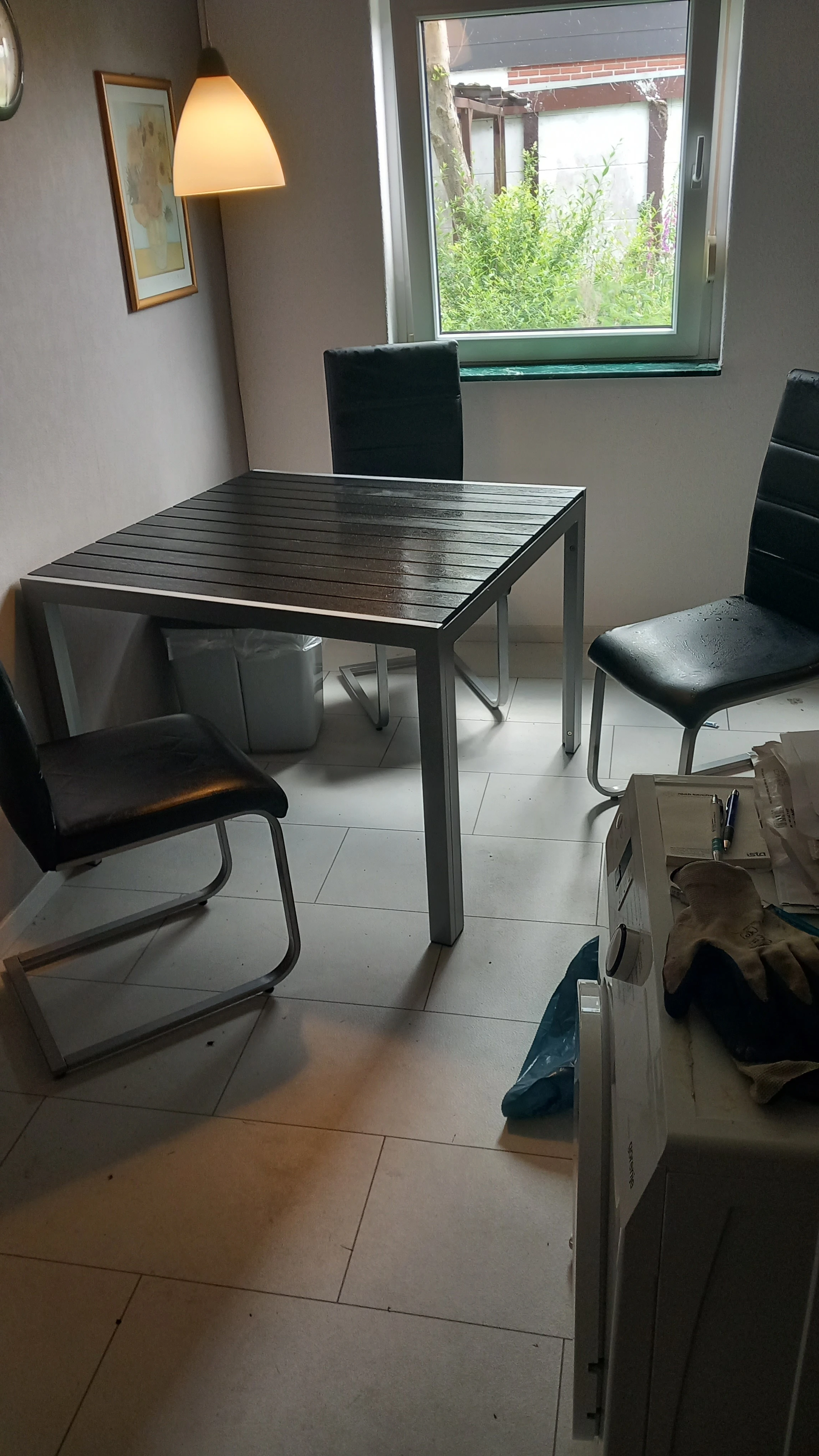 Tisch u.4 stühle