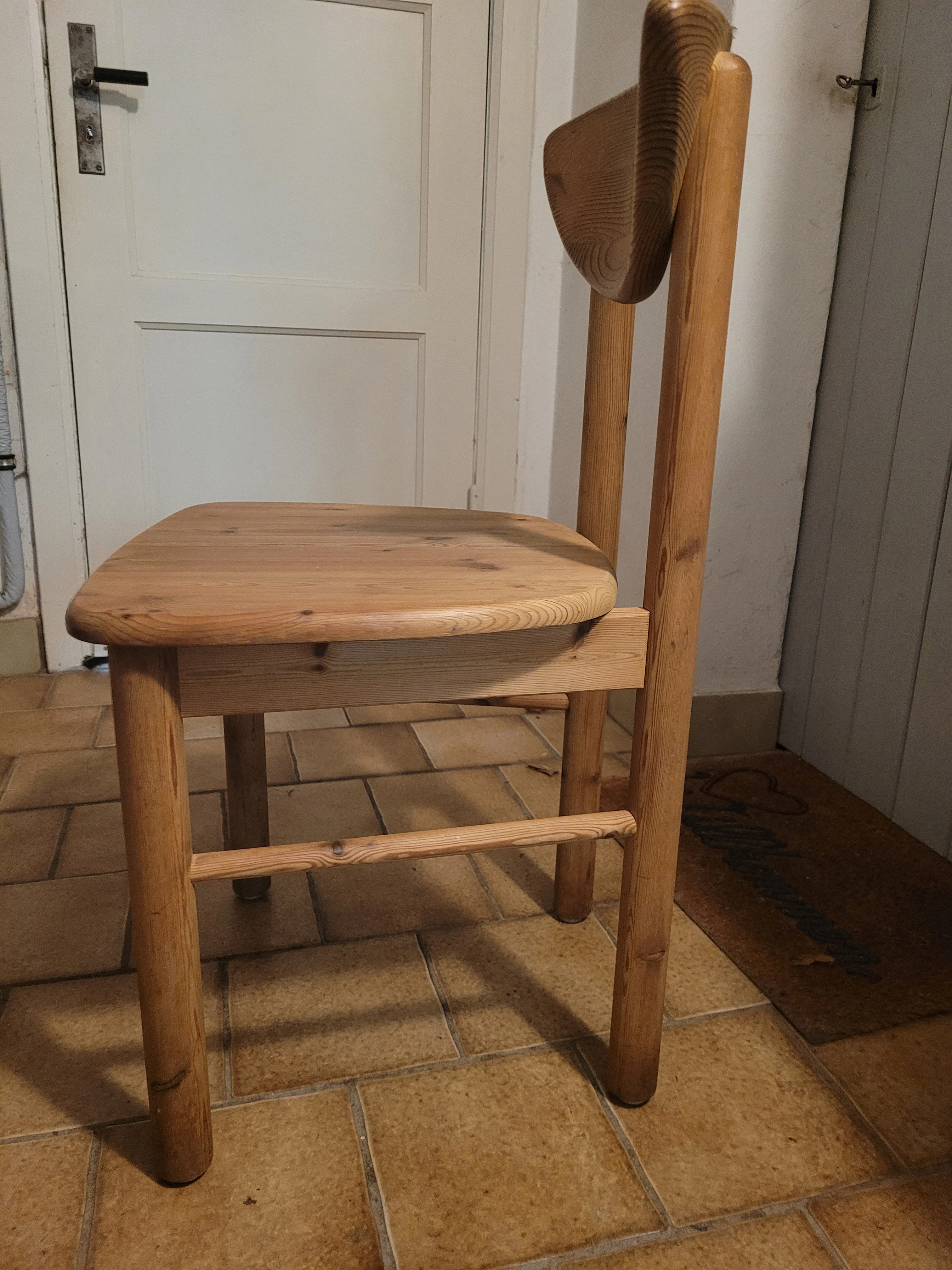 2 Holzstühle zusammen 15