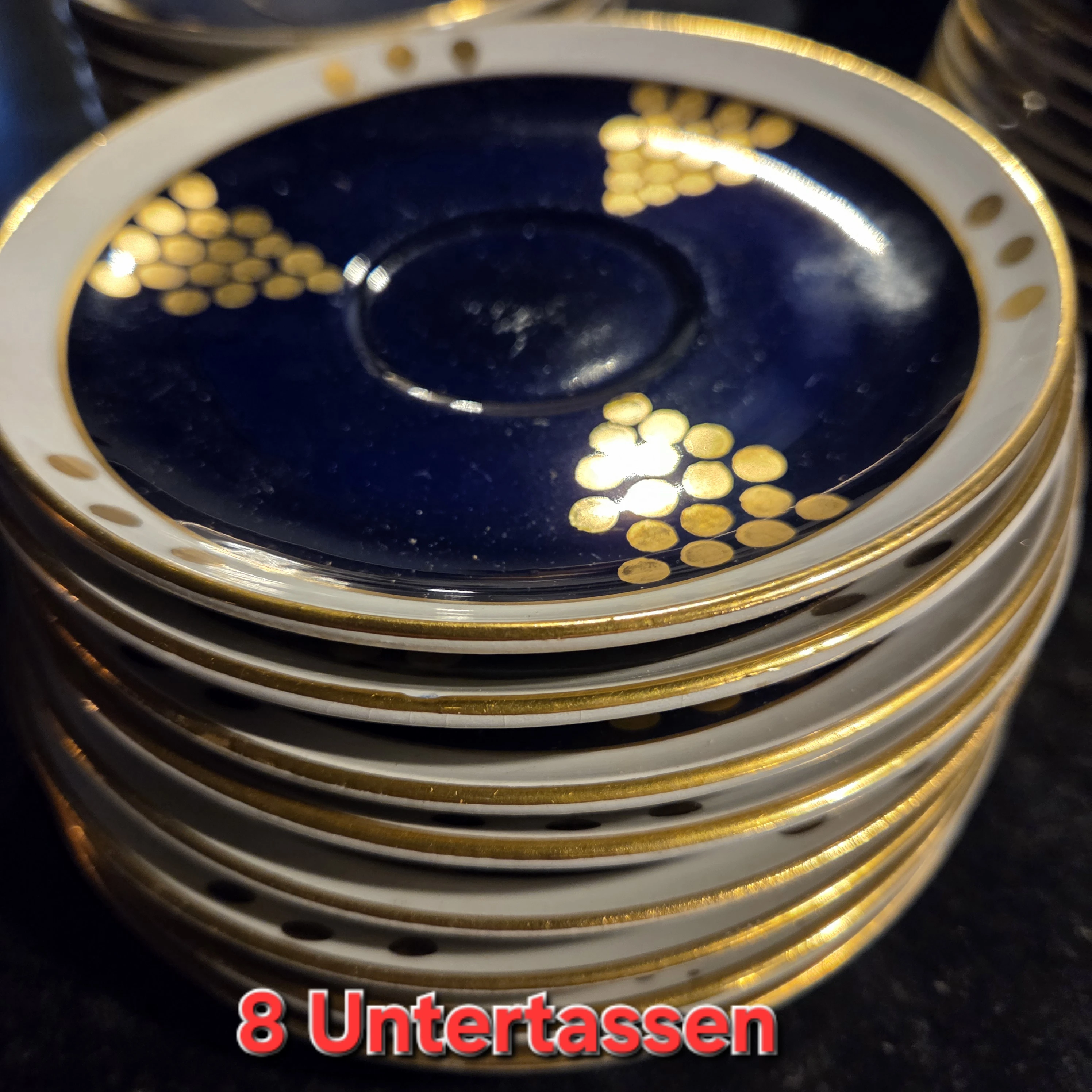 8 Untertassen 