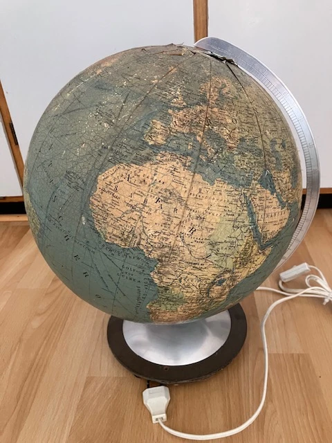 Globus mit Beleuchtung