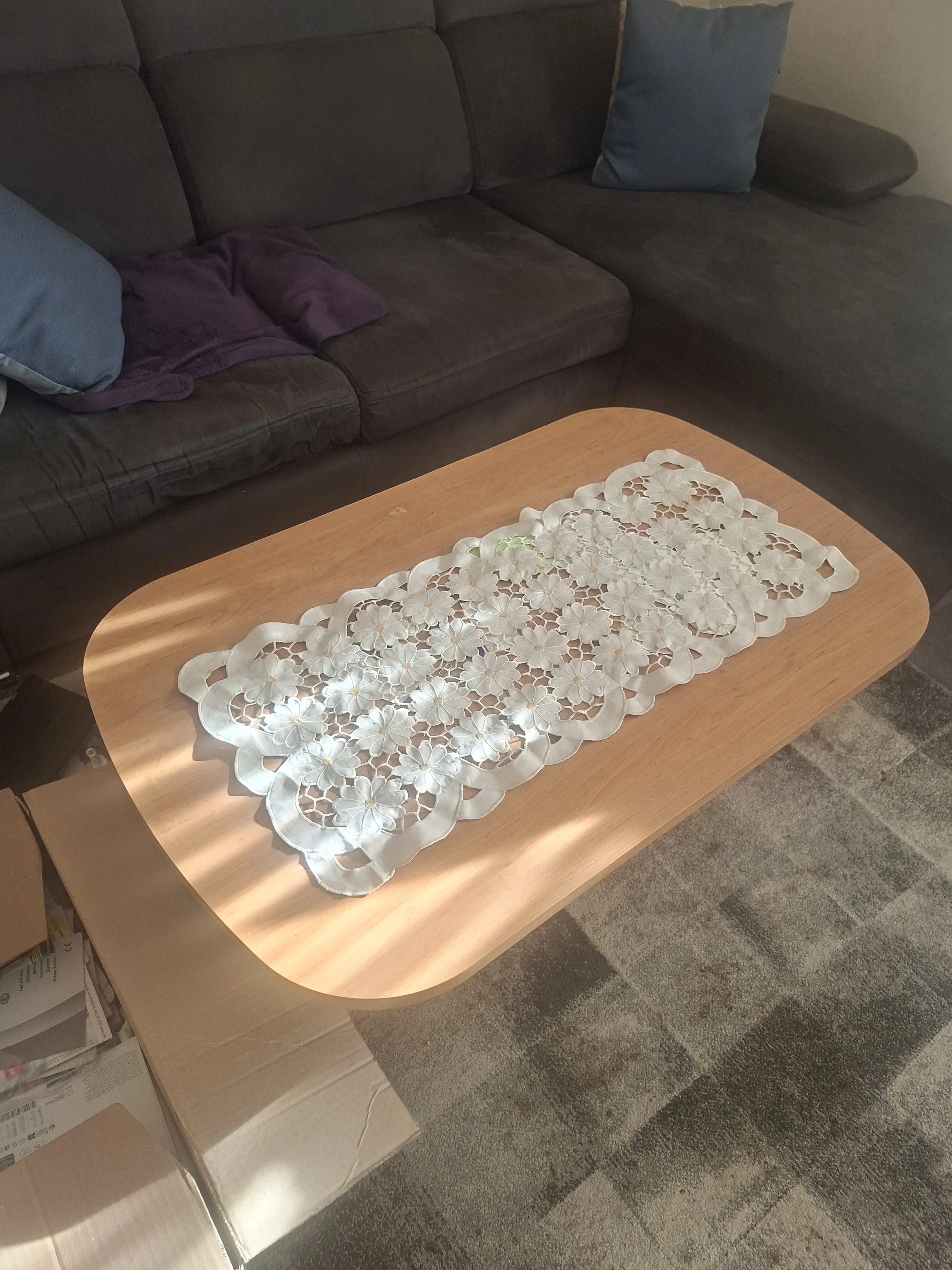 Couchtisch mit Ablagefach