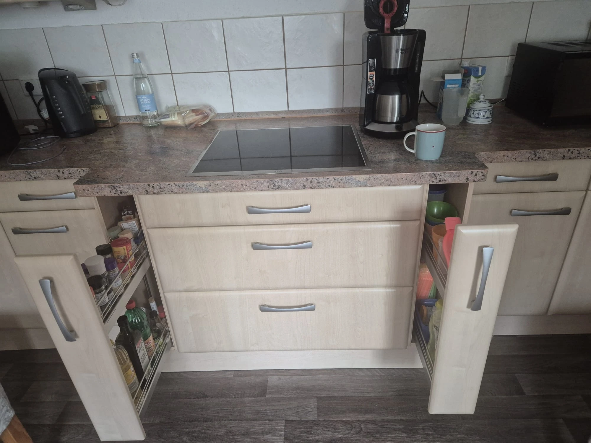 Kühlschrank und Hochbackofen 